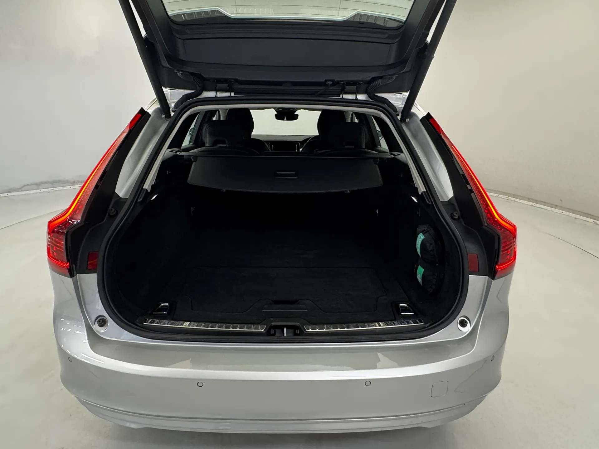 2022 VOLVO V90 2022 VOLVO V90