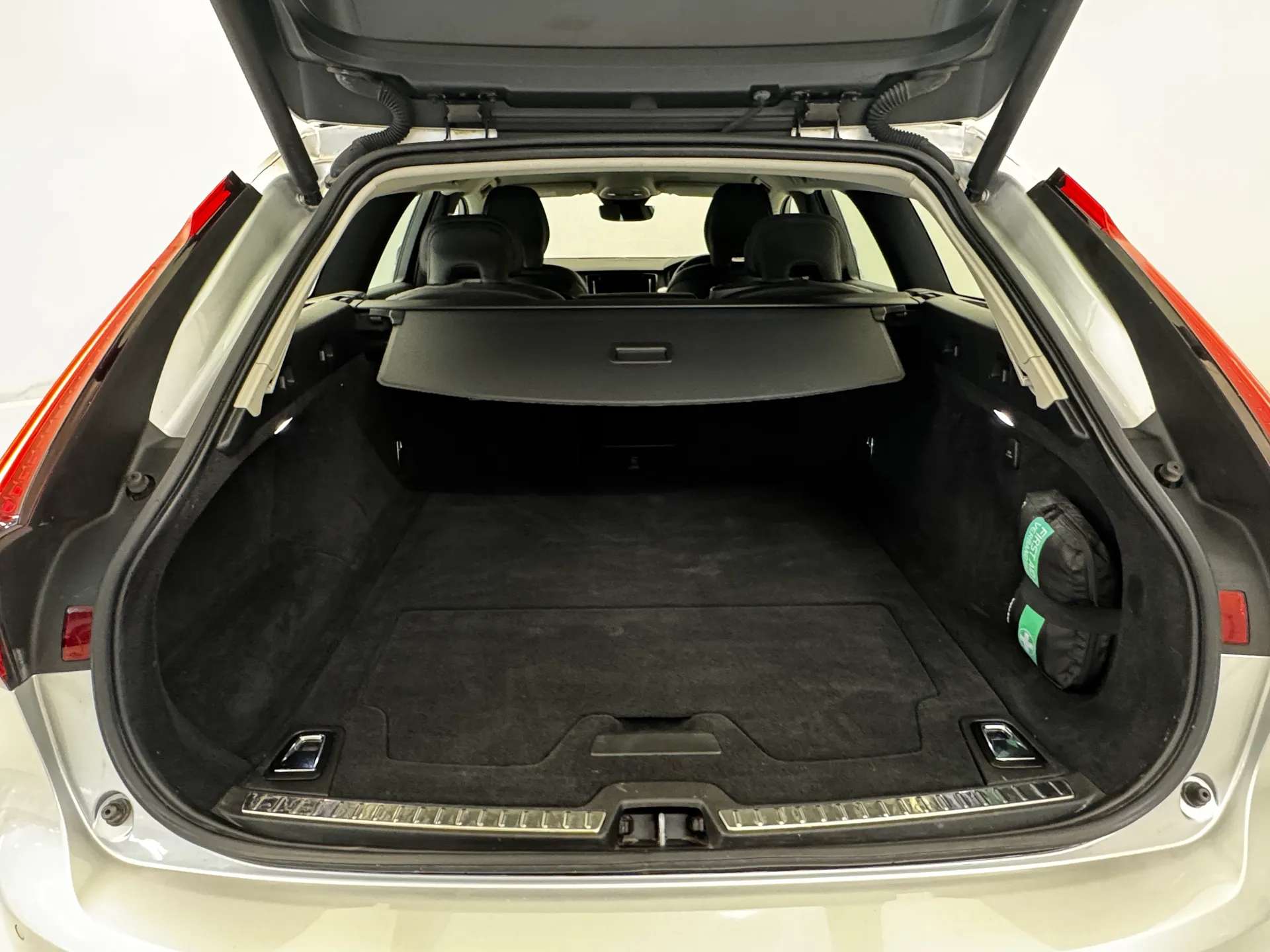 2022 VOLVO V90 2022 VOLVO V90