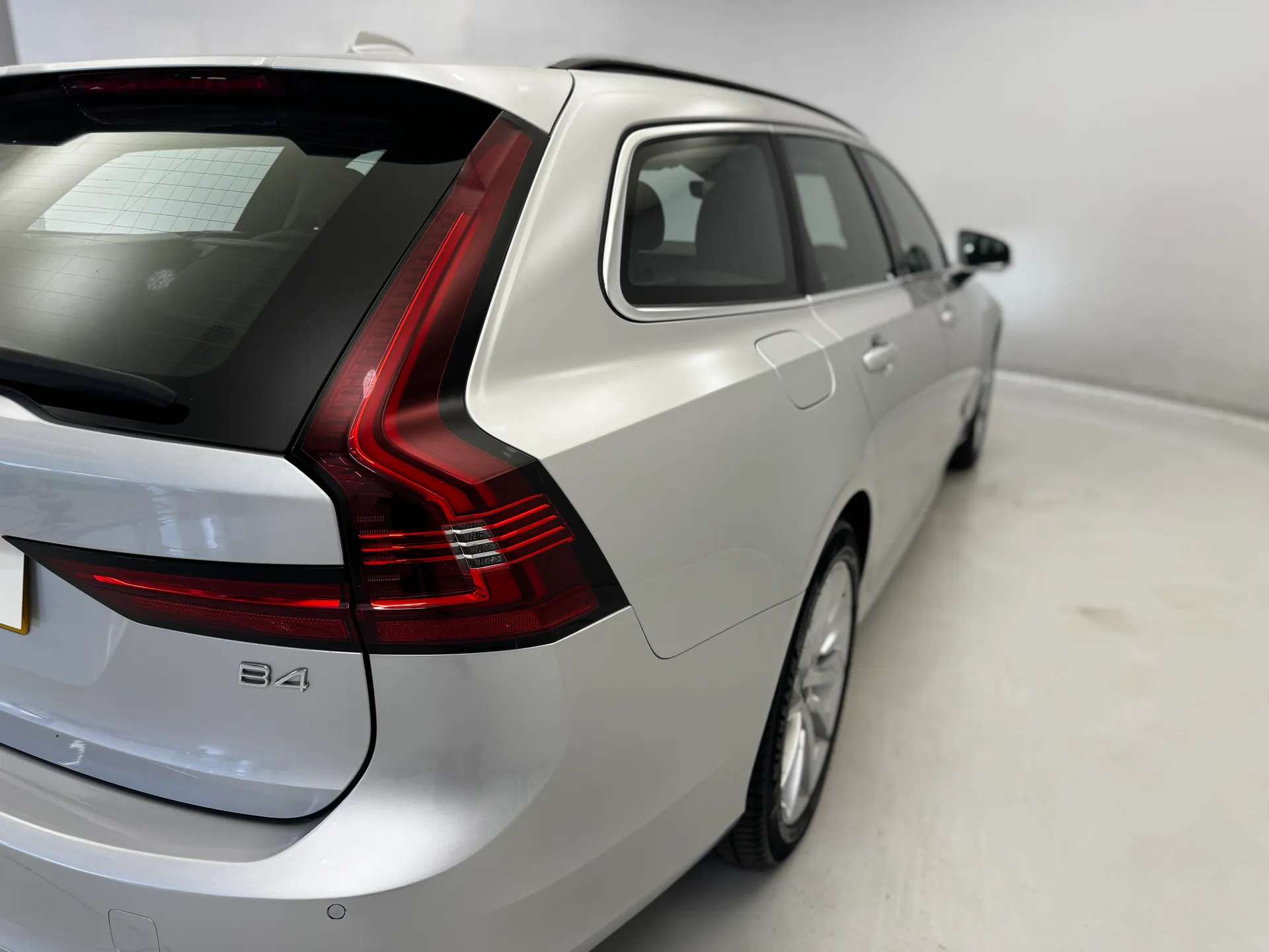2022 VOLVO V90 2022 VOLVO V90