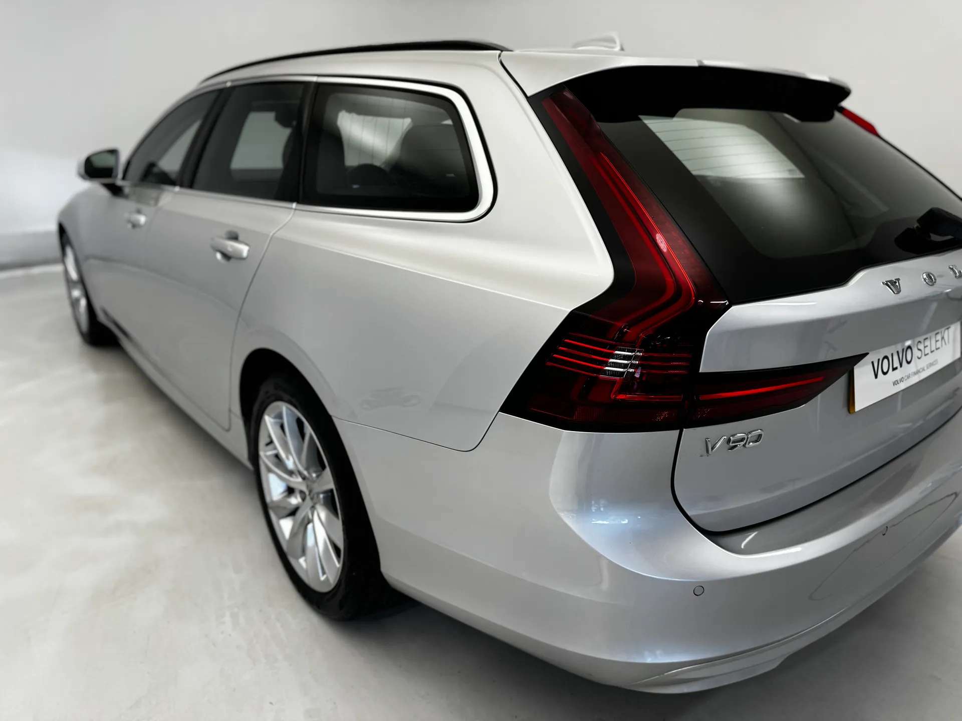 2022 VOLVO V90 2022 VOLVO V90