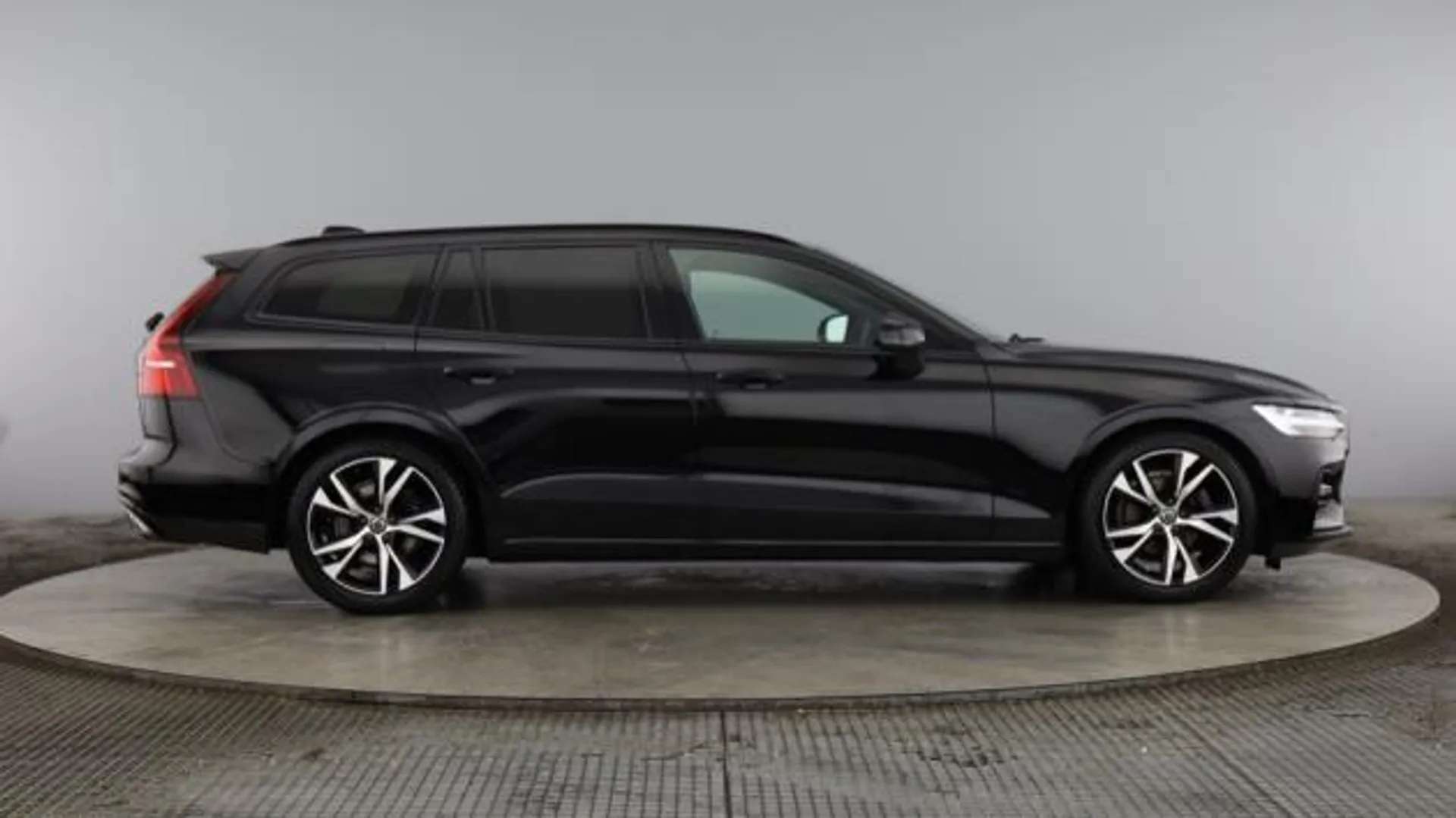 A 2021 VOLVO V60 2.0 B3P R DESIGN 5dr Auto A 2021 VOLVO V60 2.0 B3P R DESIGN 5dr Auto