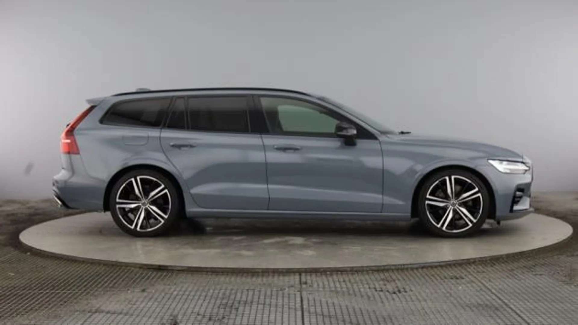 2021 VOLVO V60 2021 VOLVO V60