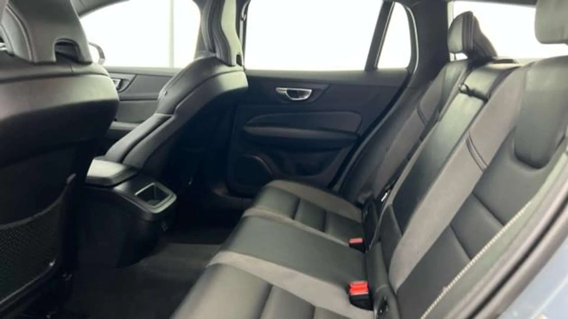 2021 VOLVO V60 2021 VOLVO V60