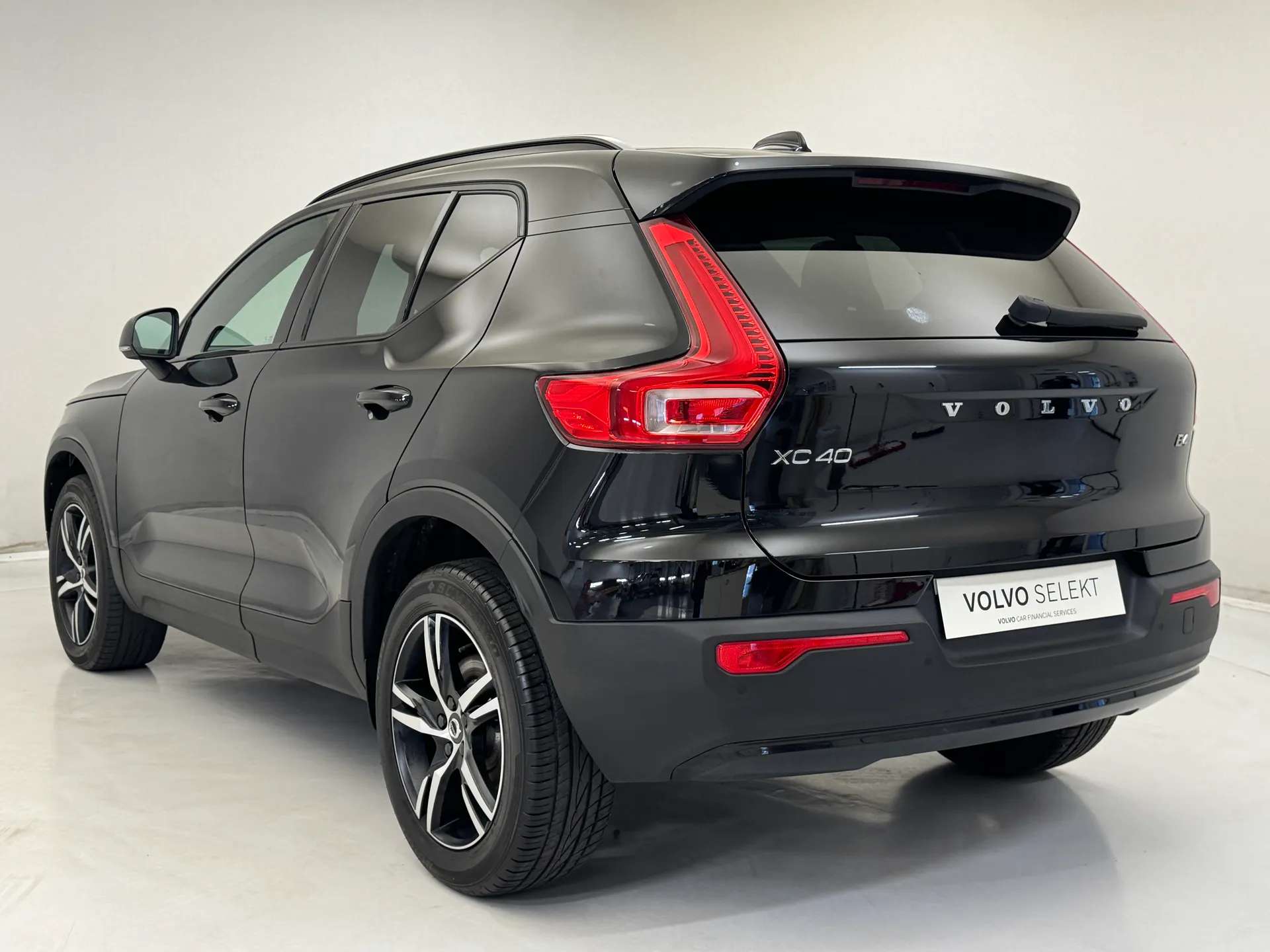 2021 VOLVO XC40 2021 VOLVO XC40