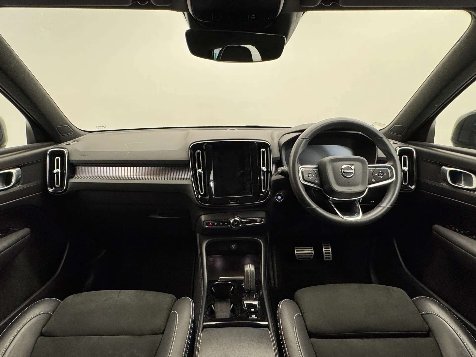 2021 VOLVO XC40 2021 VOLVO XC40