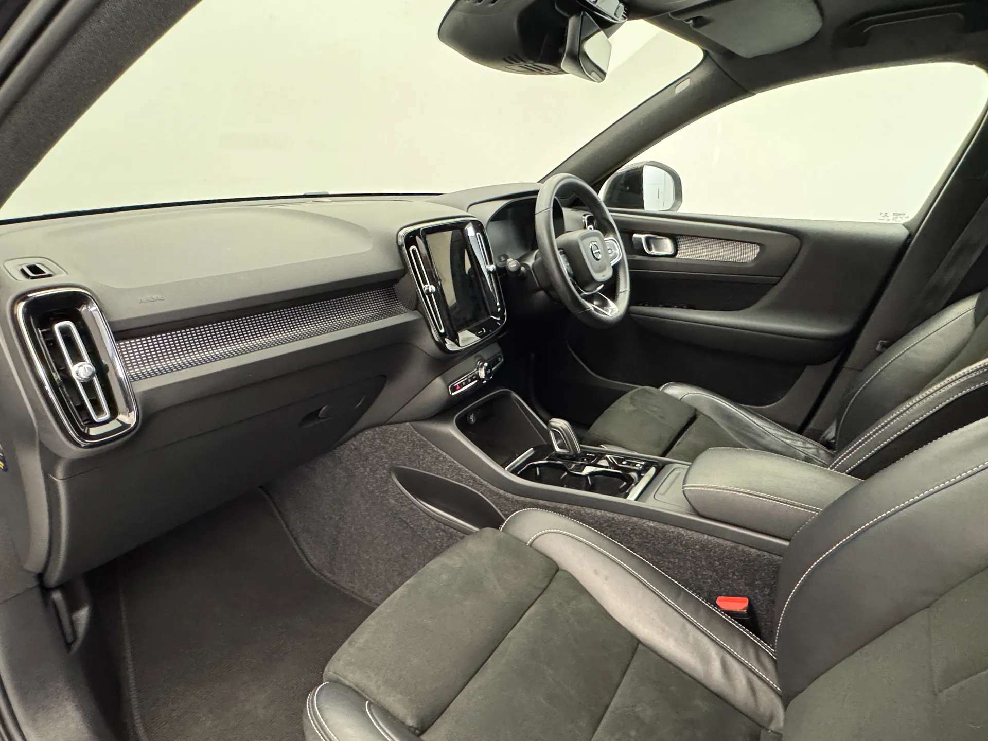 2021 VOLVO XC40 2021 VOLVO XC40