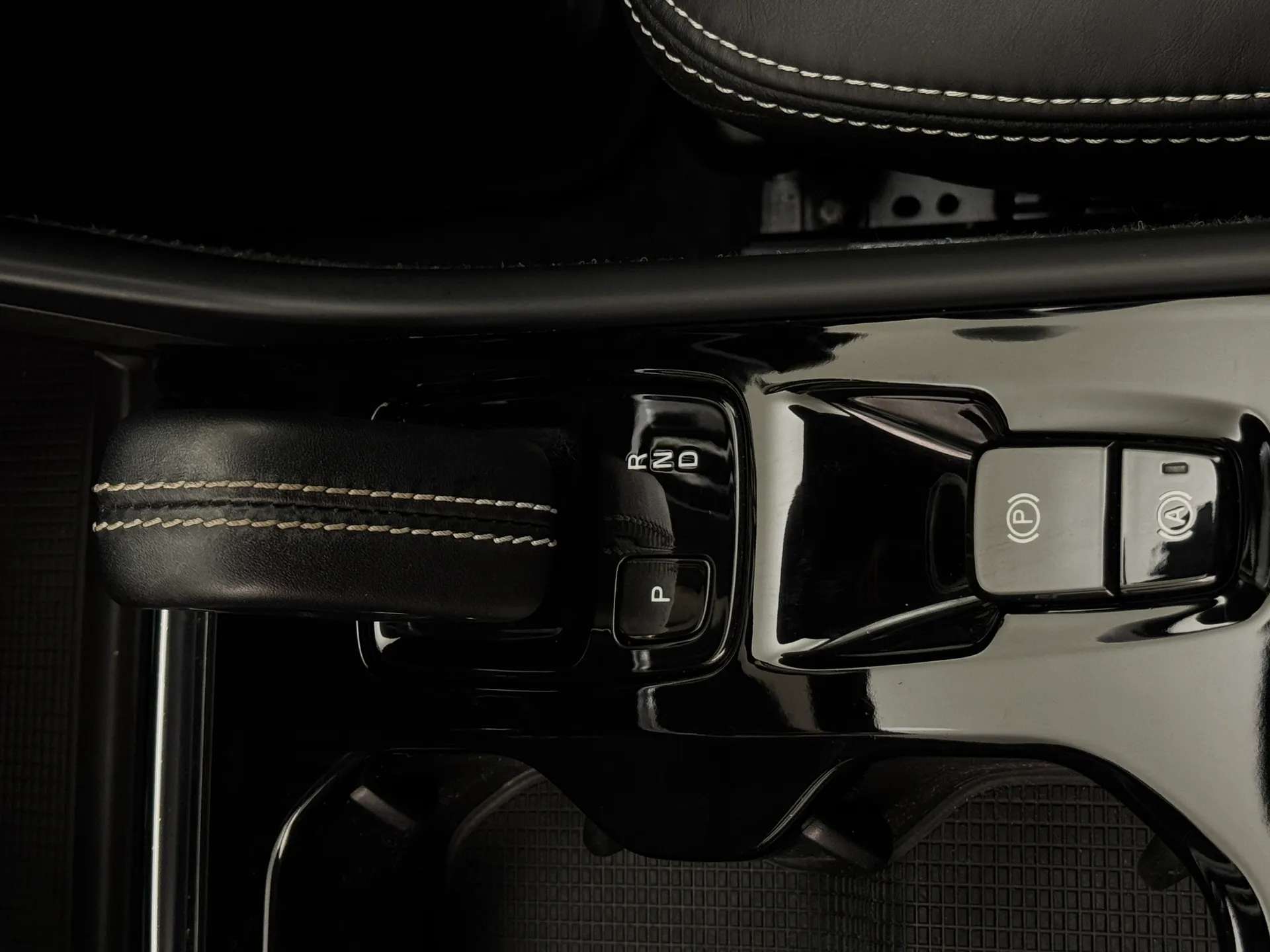 2021 VOLVO XC40 2021 VOLVO XC40