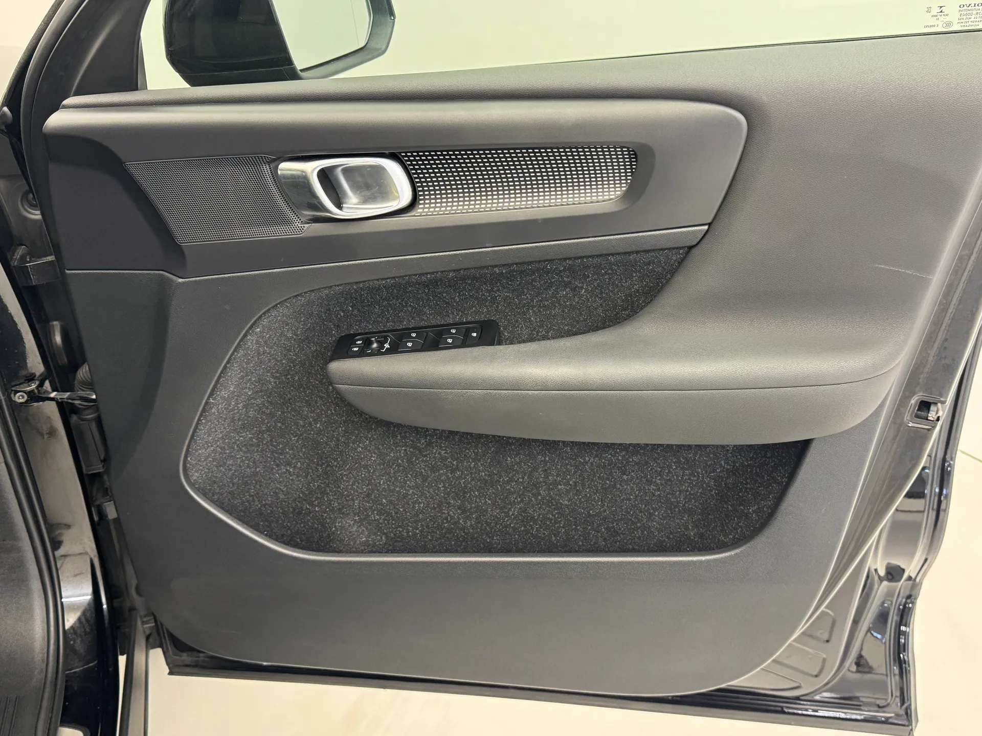 2021 VOLVO XC40 2021 VOLVO XC40
