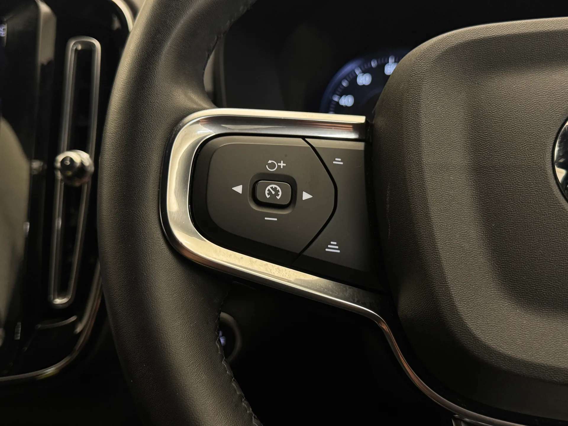 2021 VOLVO XC40 2021 VOLVO XC40