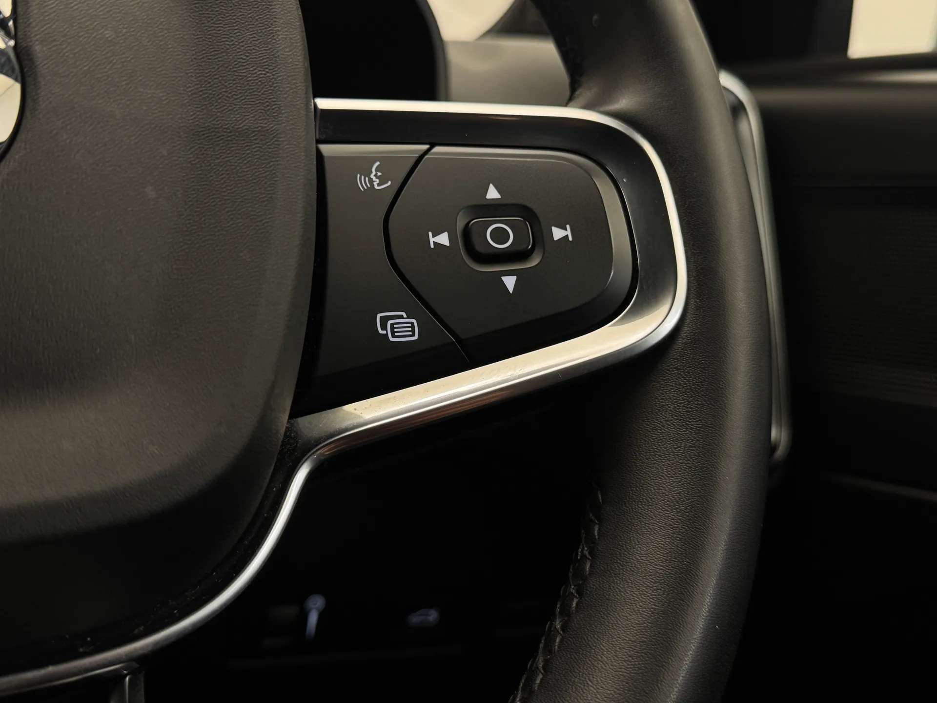 2021 VOLVO XC40 2021 VOLVO XC40