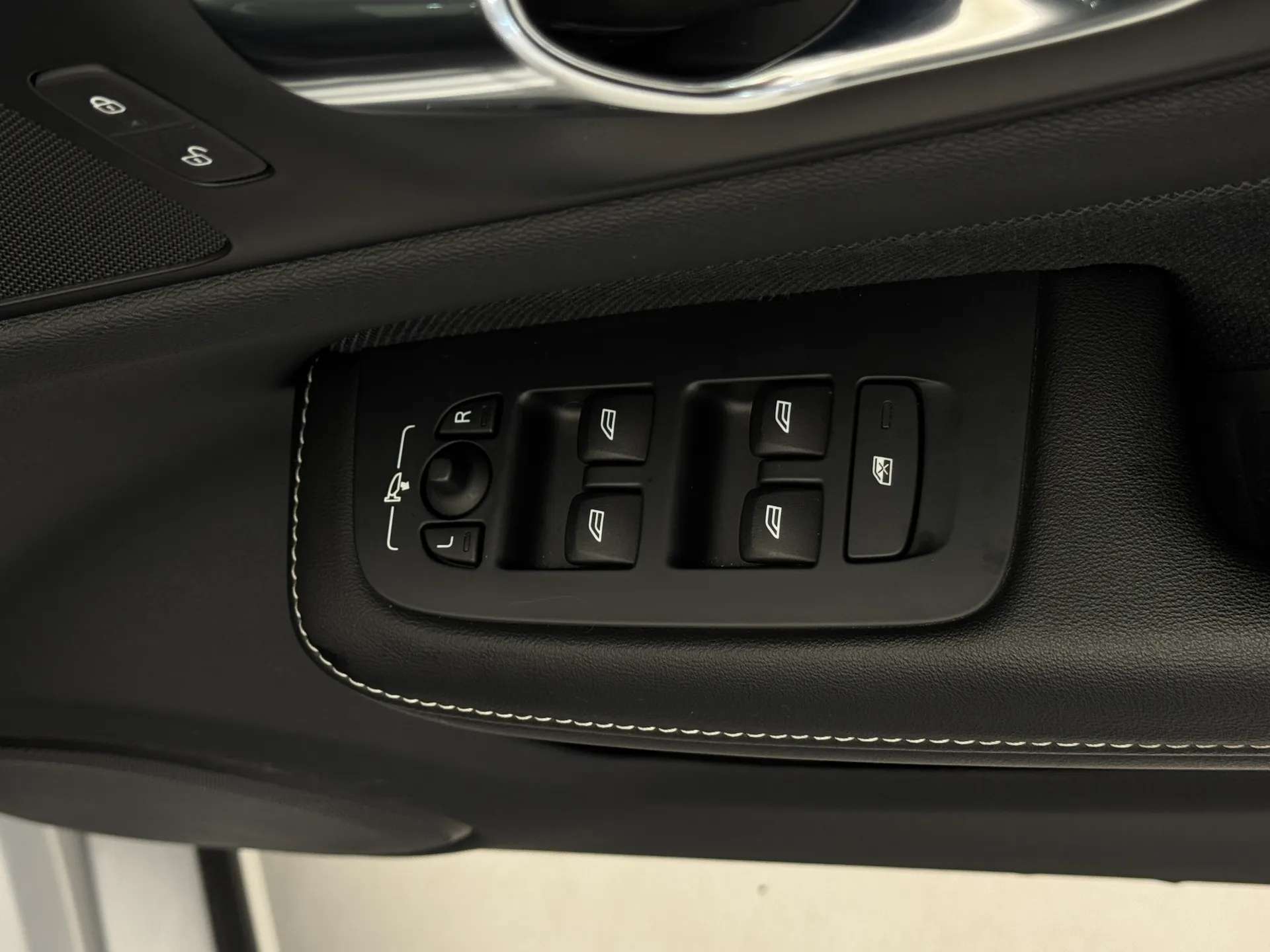 2022 VOLVO V60 2022 VOLVO V60
