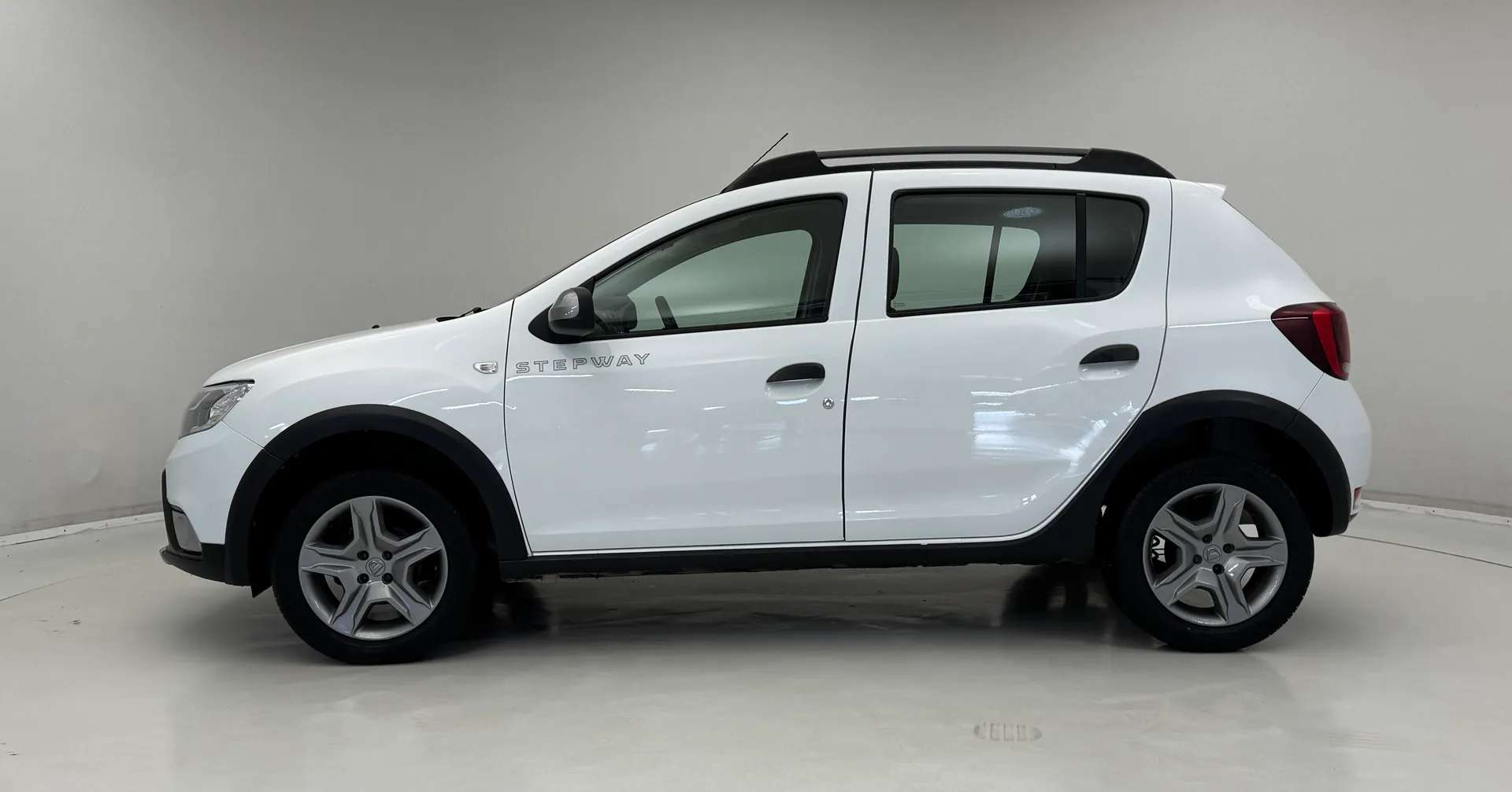 A 2019 DACIA SANDERO STEPWAY 0.9 TCe Essential 5dr A 2019 DACIA SANDERO STEPWAY 0.9 TCe Essential 5dr