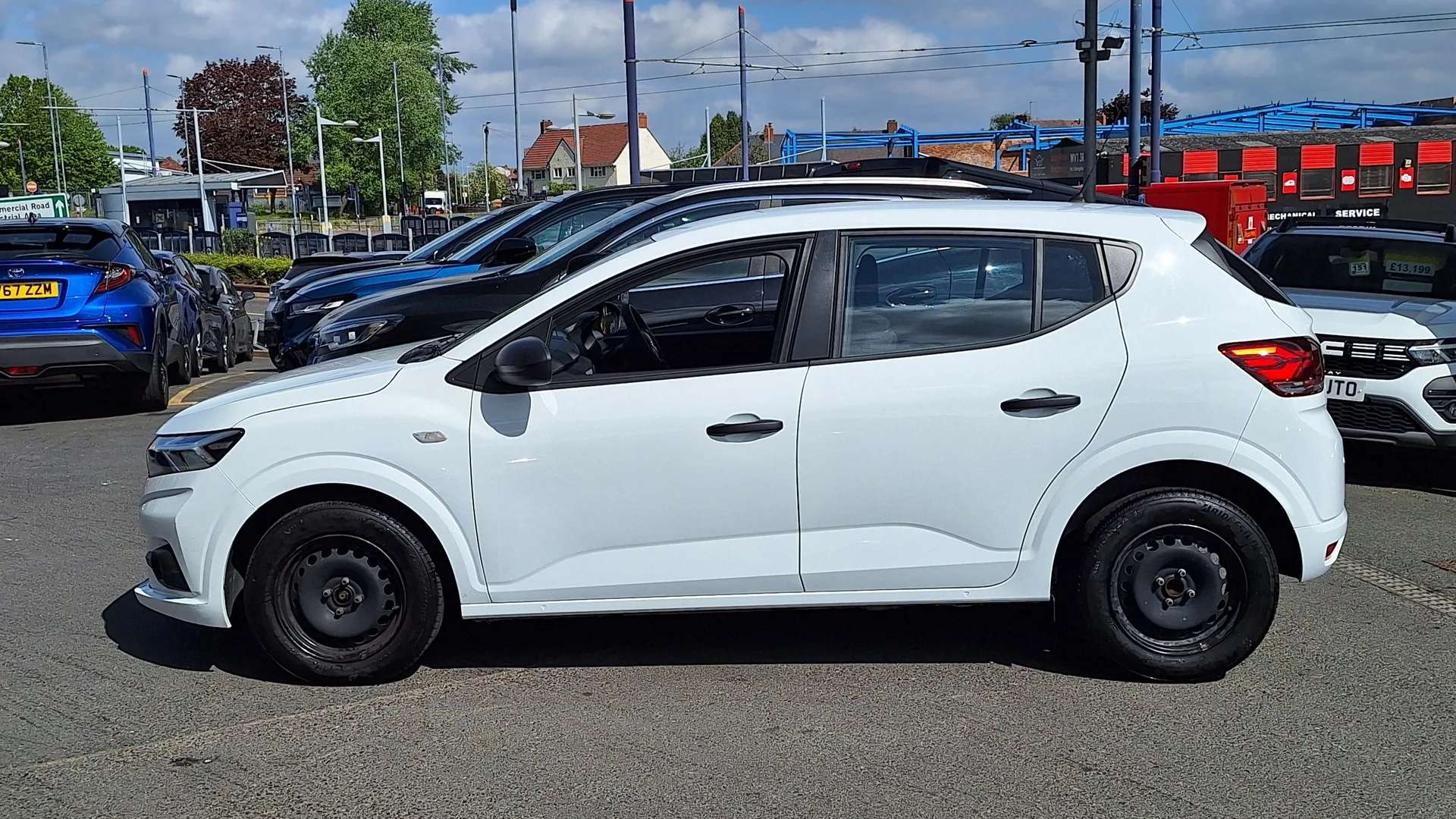 A 2022 DACIA SANDERO 1.0 SCe Essential 5dr A 2022 DACIA SANDERO 1.0 SCe Essential 5dr