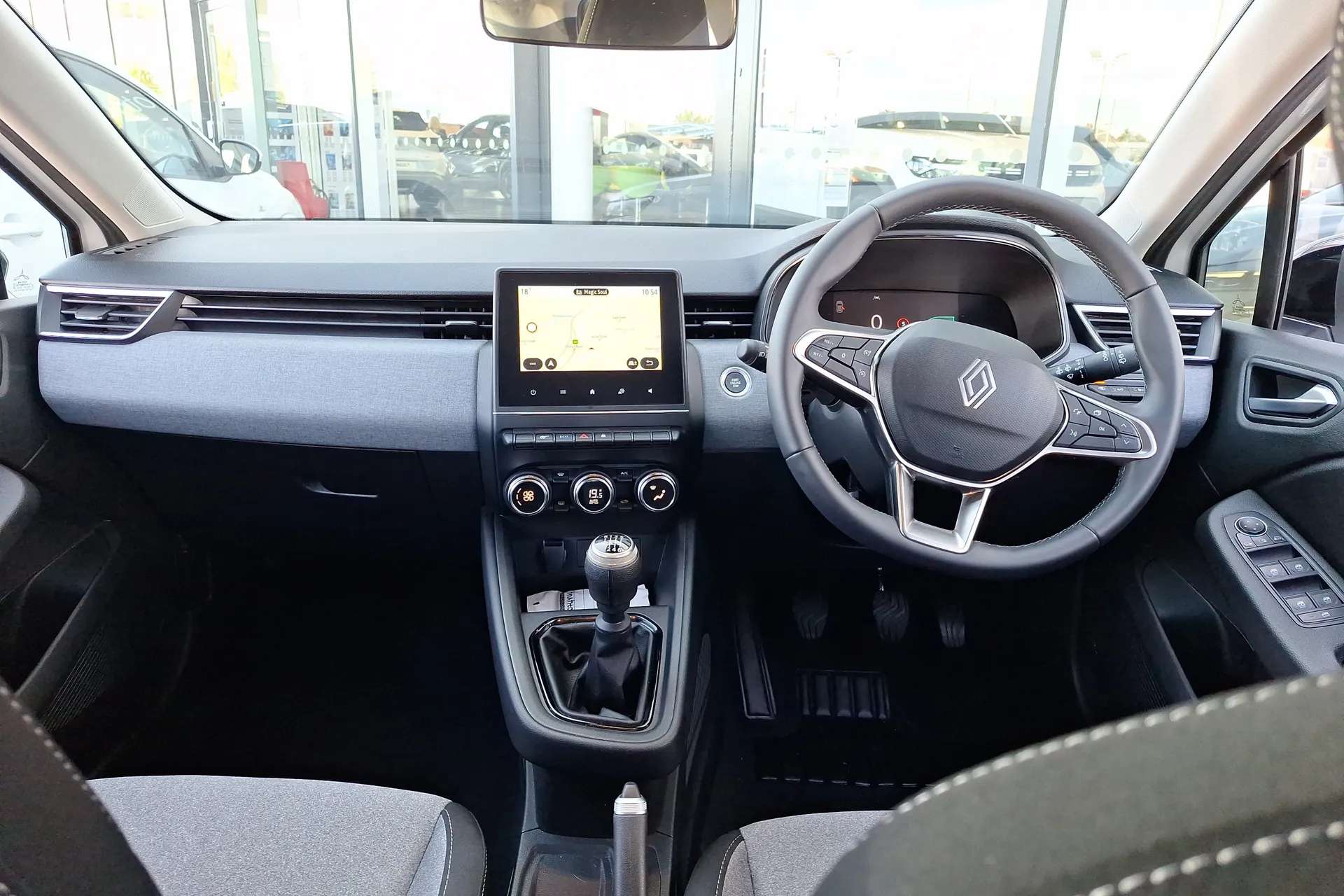 A 2024 RENAULT CLIO 1.0 TCe 90 Evolution 5dr A 2024 RENAULT CLIO 1.0 TCe 90 Evolution 5dr