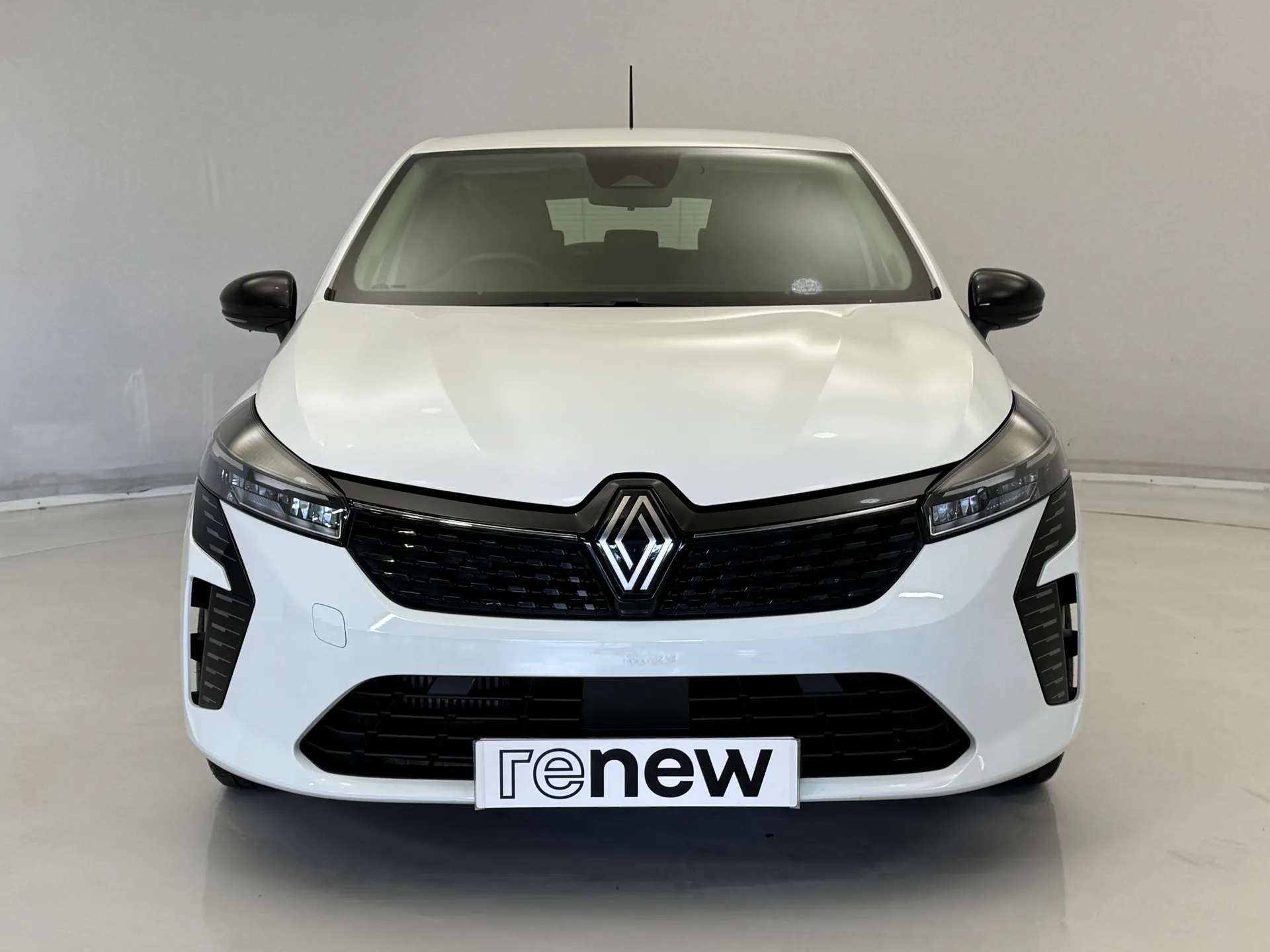 A 2024 RENAULT CLIO 1.0 TCe 90 Evolution 5dr A 2024 RENAULT CLIO 1.0 TCe 90 Evolution 5dr