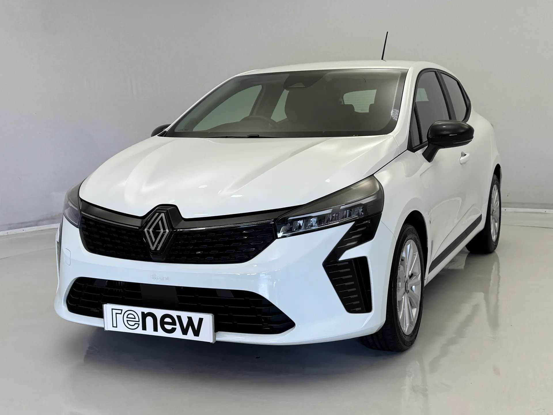 A 2024 RENAULT CLIO 1.0 TCe 90 Evolution 5dr A 2024 RENAULT CLIO 1.0 TCe 90 Evolution 5dr