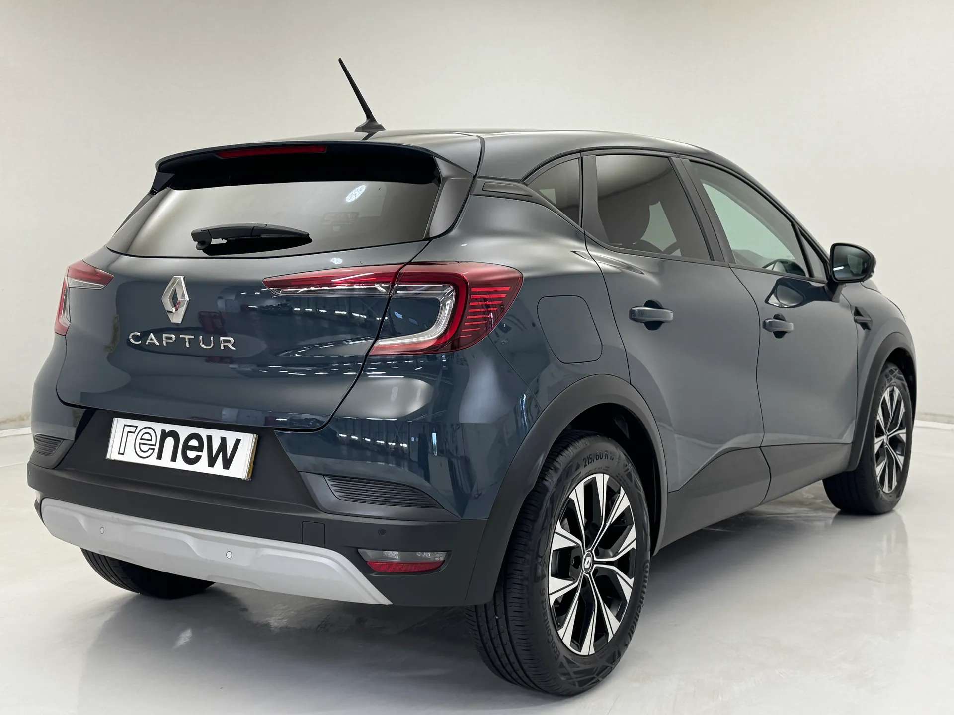 A 2022 RENAULT CAPTUR 1.3 Mild hybrid 140 Evolution 5dr A 2022 RENAULT CAPTUR 1.3 Mild hybrid 140 Evolution 5dr