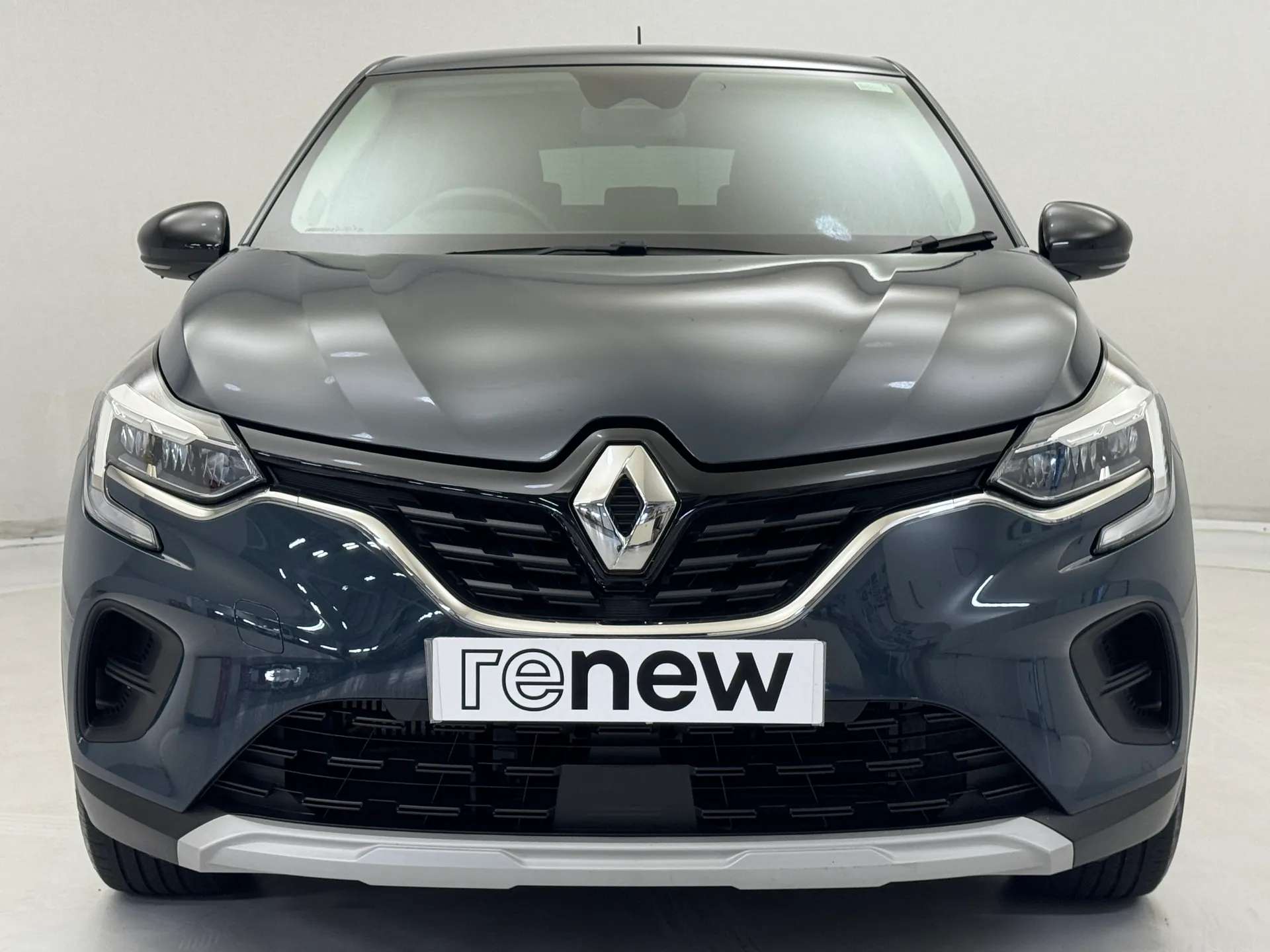 A 2022 RENAULT CAPTUR 1.3 Mild hybrid 140 Evolution 5dr A 2022 RENAULT CAPTUR 1.3 Mild hybrid 140 Evolution 5dr