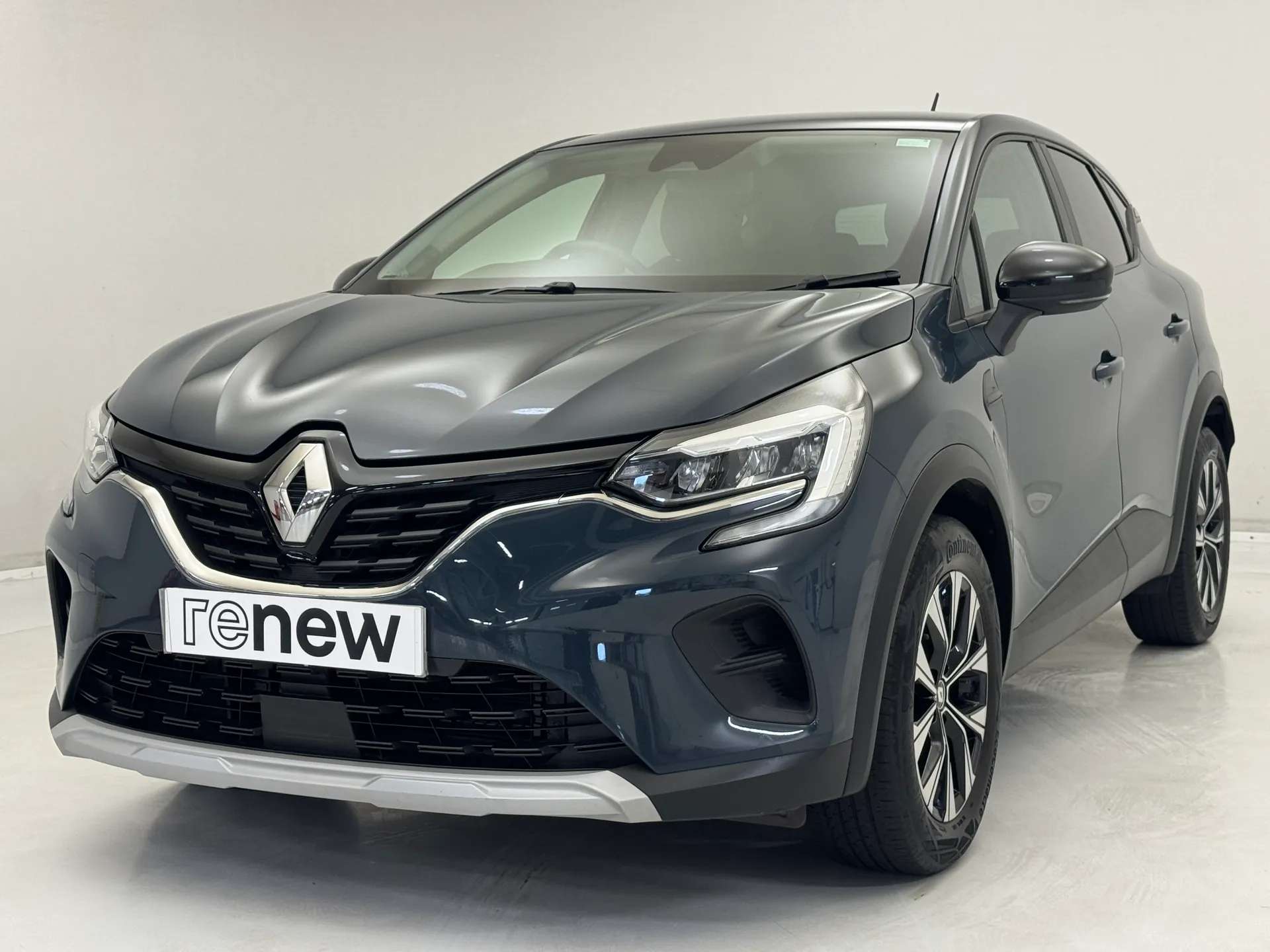 A 2022 RENAULT CAPTUR 1.3 Mild hybrid 140 Evolution 5dr A 2022 RENAULT CAPTUR 1.3 Mild hybrid 140 Evolution 5dr