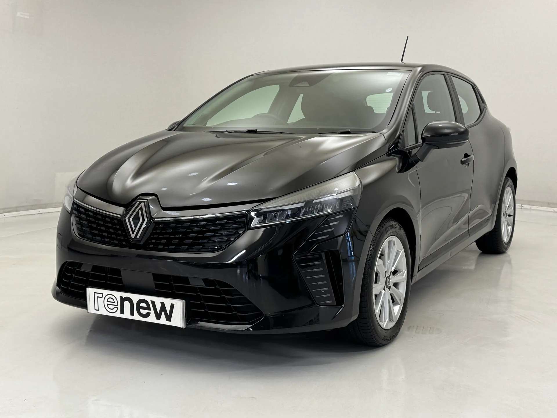 A 2024 RENAULT CLIO 1.0 TCe 90 Evolution 5dr A 2024 RENAULT CLIO 1.0 TCe 90 Evolution 5dr