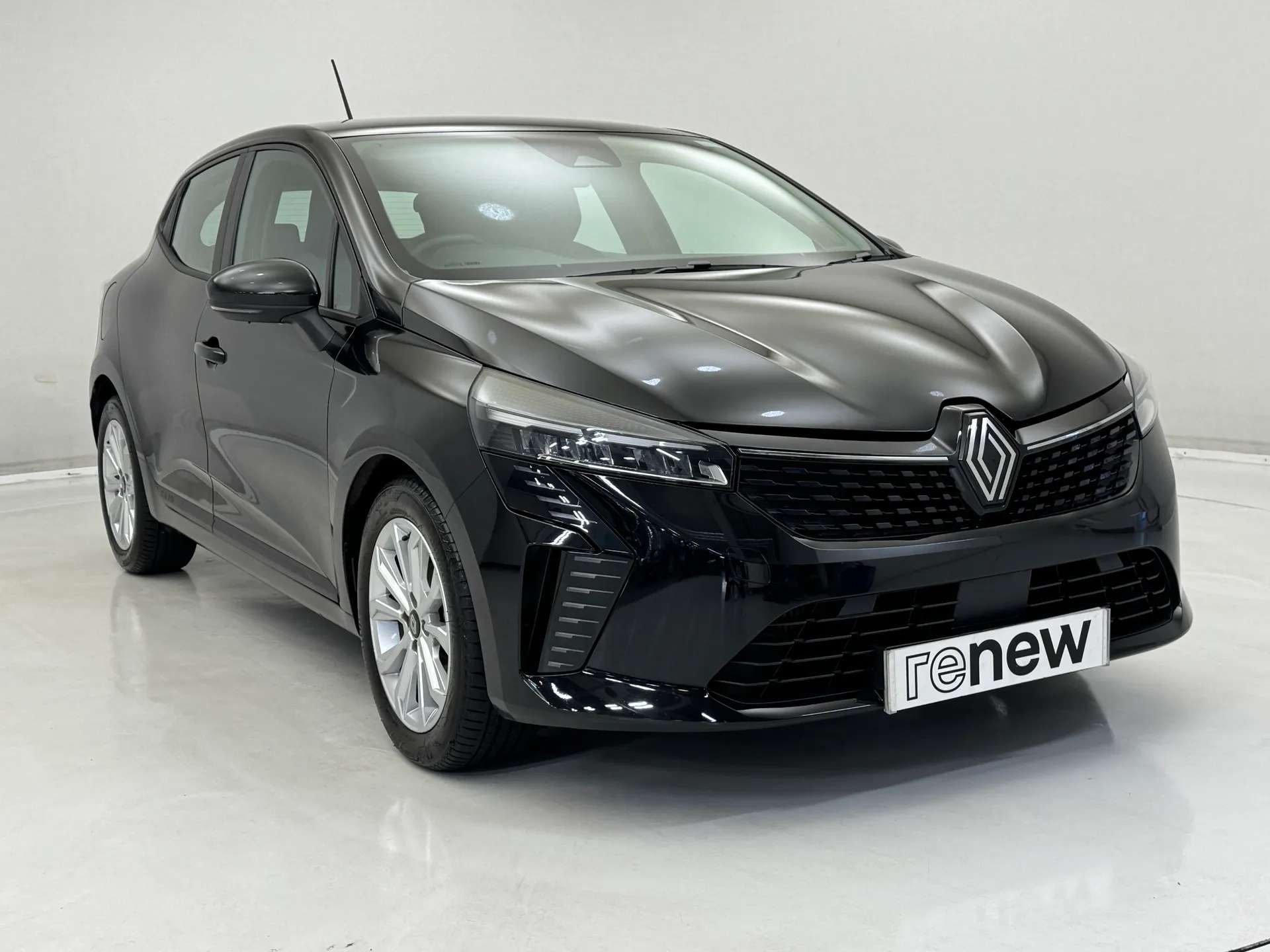 A 2024 RENAULT CLIO 1.0 TCe 90 Evolution 5dr A 2024 RENAULT CLIO 1.0 TCe 90 Evolution 5dr