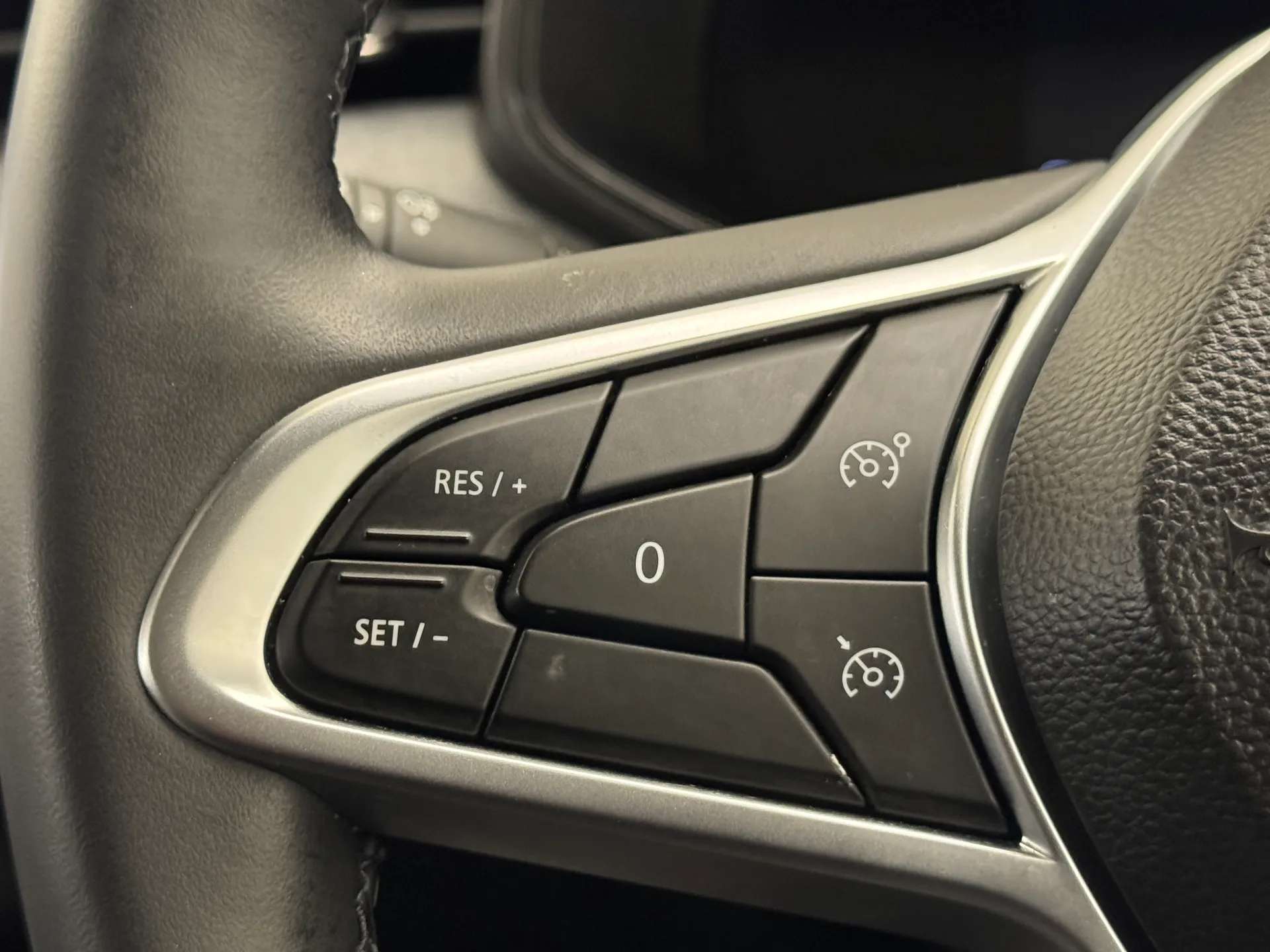 2024 RENAULT CLIO 2024 RENAULT CLIO