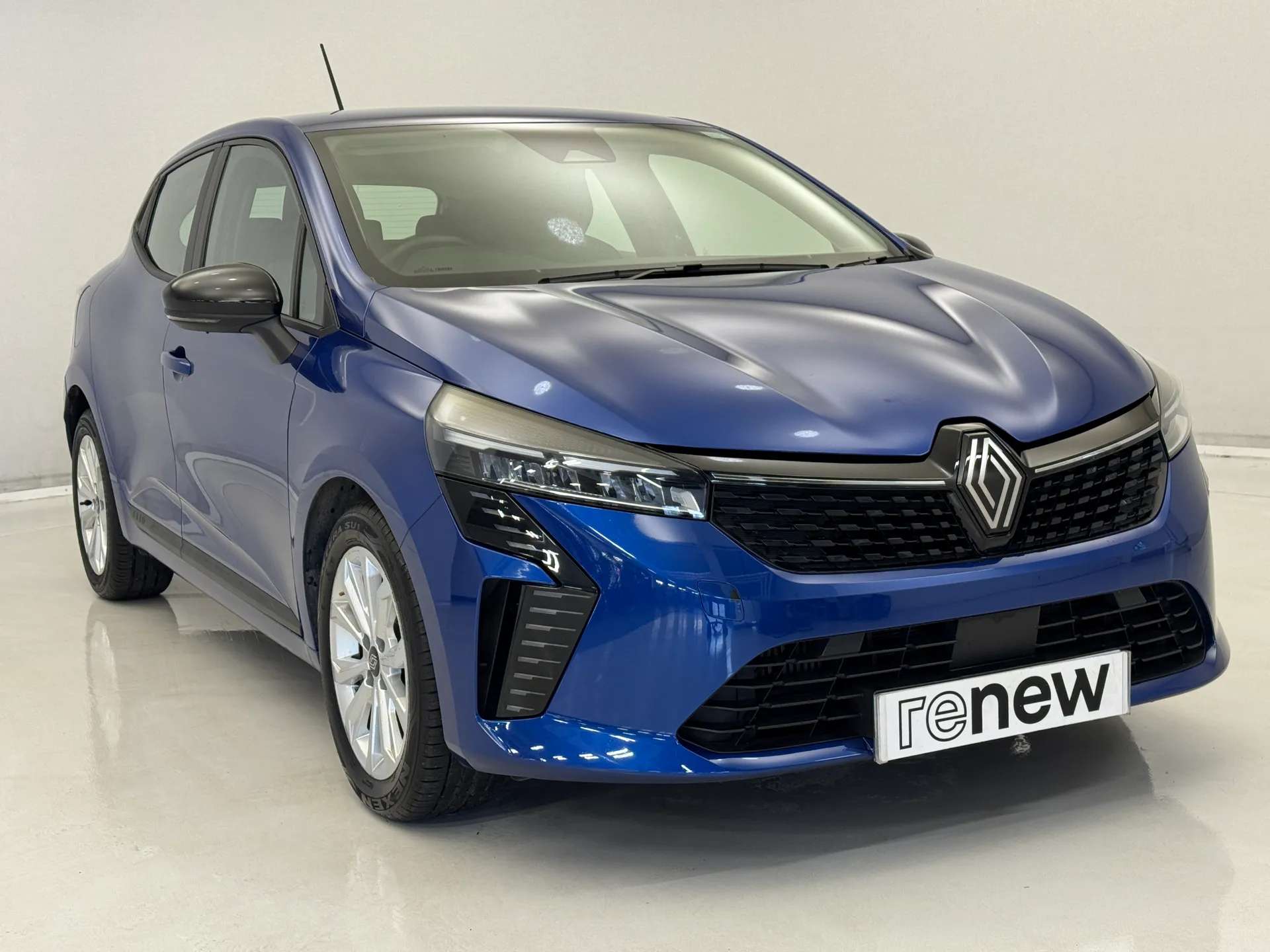 A 2024 RENAULT CLIO 1.0 TCe 90 Evolution 5dr A 2024 RENAULT CLIO 1.0 TCe 90 Evolution 5dr