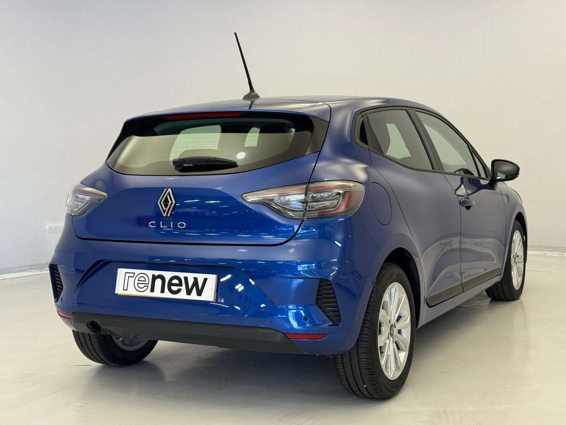 A 2024 RENAULT CLIO 1.0 TCe 90 Evolution 5dr A 2024 RENAULT CLIO 1.0 TCe 90 Evolution 5dr
