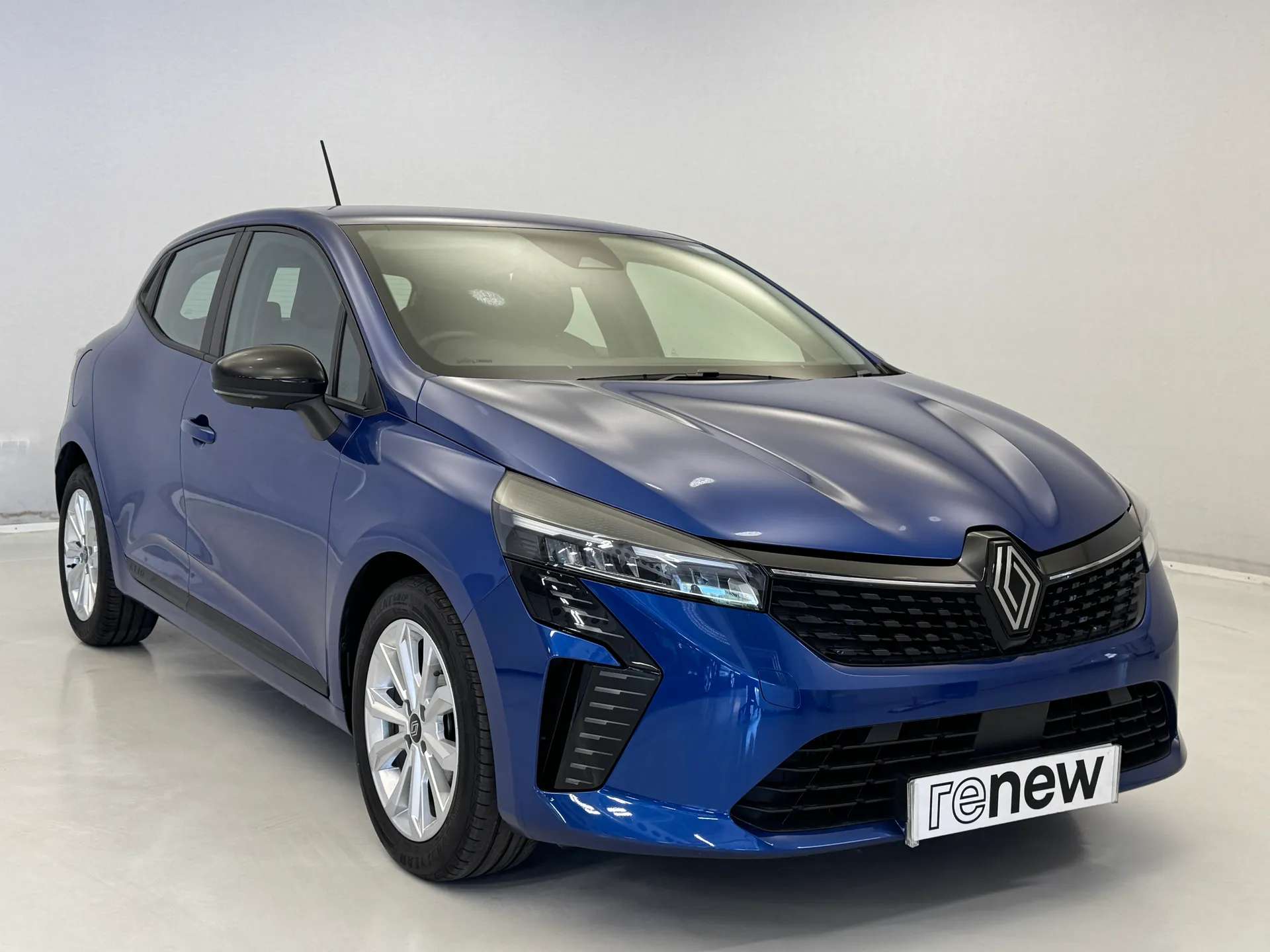 A 2024 RENAULT CLIO 1.0 TCe 90 Evolution 5dr A 2024 RENAULT CLIO 1.0 TCe 90 Evolution 5dr