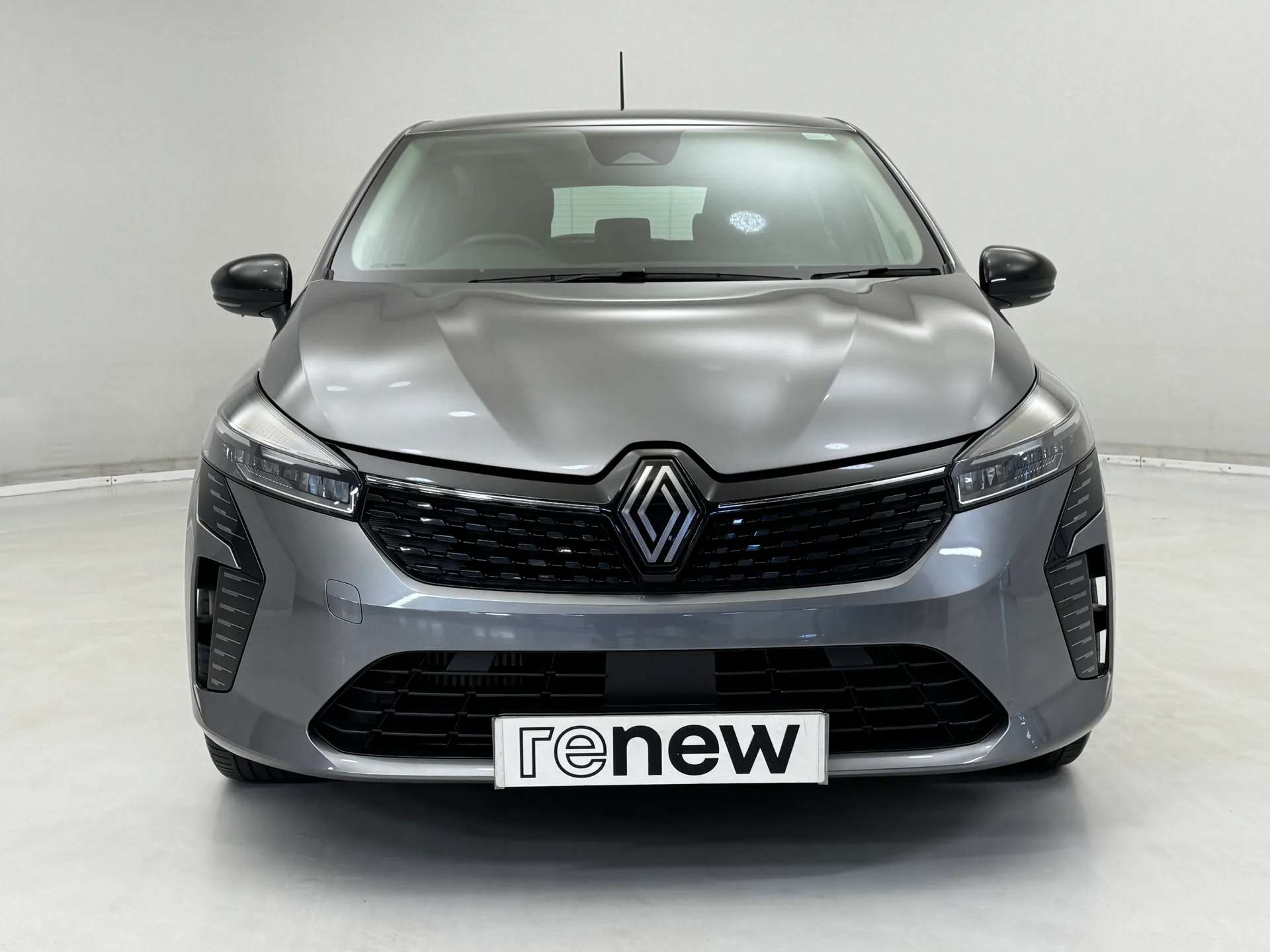 A 2024 RENAULT CLIO 1.0 TCe 90 Evolution 5dr A 2024 RENAULT CLIO 1.0 TCe 90 Evolution 5dr