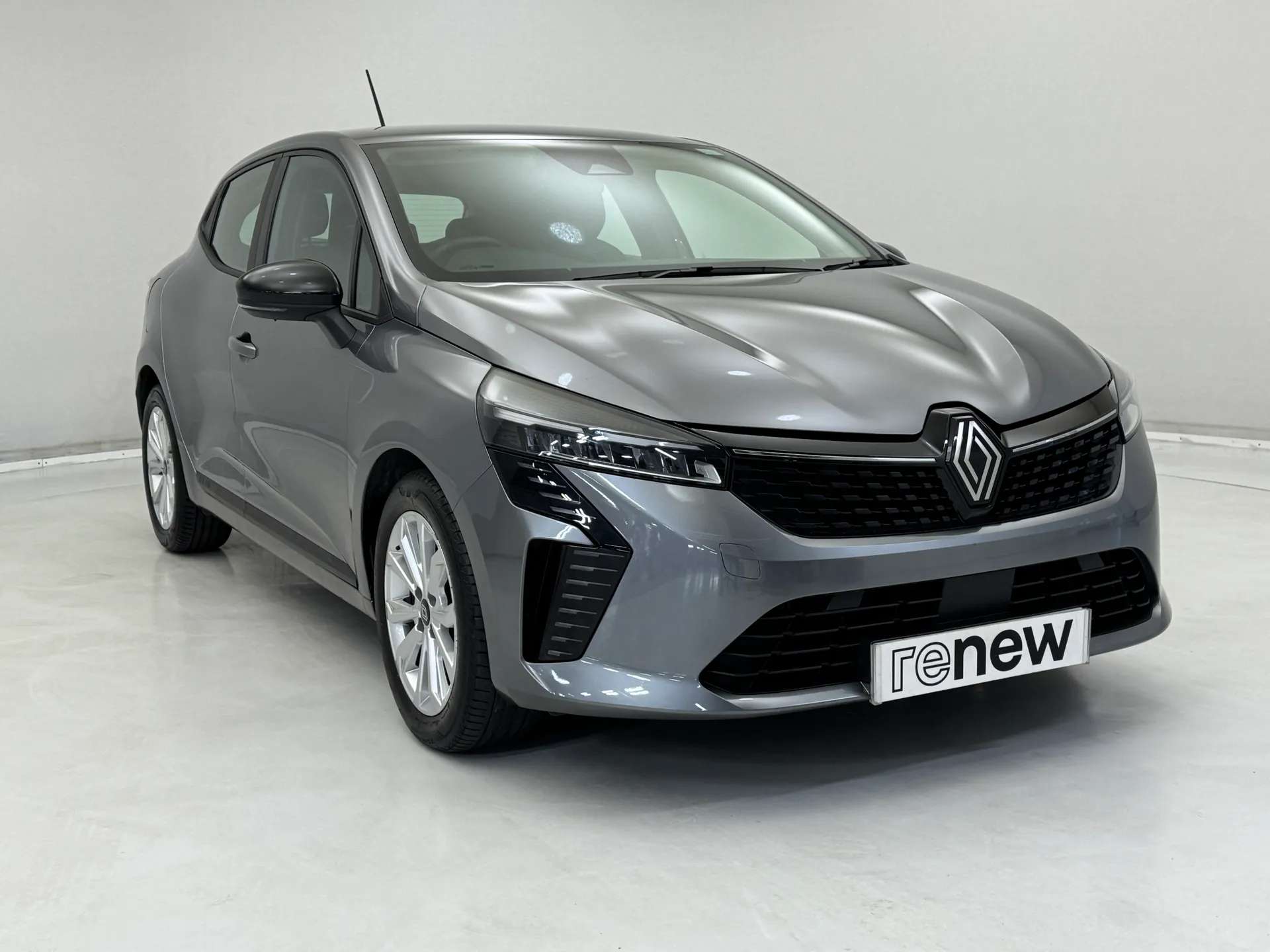 A 2024 RENAULT CLIO 1.0 TCe 90 Evolution 5dr A 2024 RENAULT CLIO 1.0 TCe 90 Evolution 5dr
