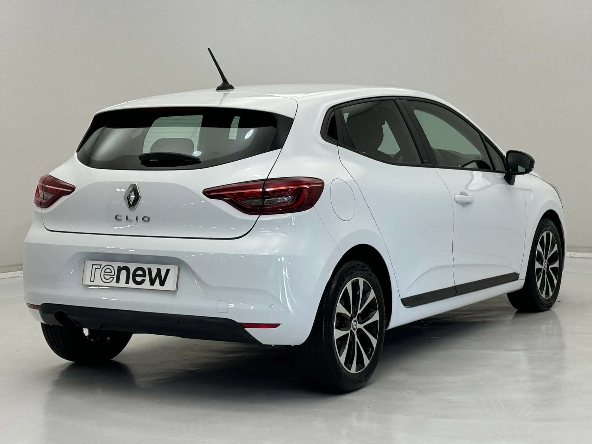 A 2022 RENAULT CLIO 1.0 TCe 90 Evolution 5dr A 2022 RENAULT CLIO 1.0 TCe 90 Evolution 5dr
