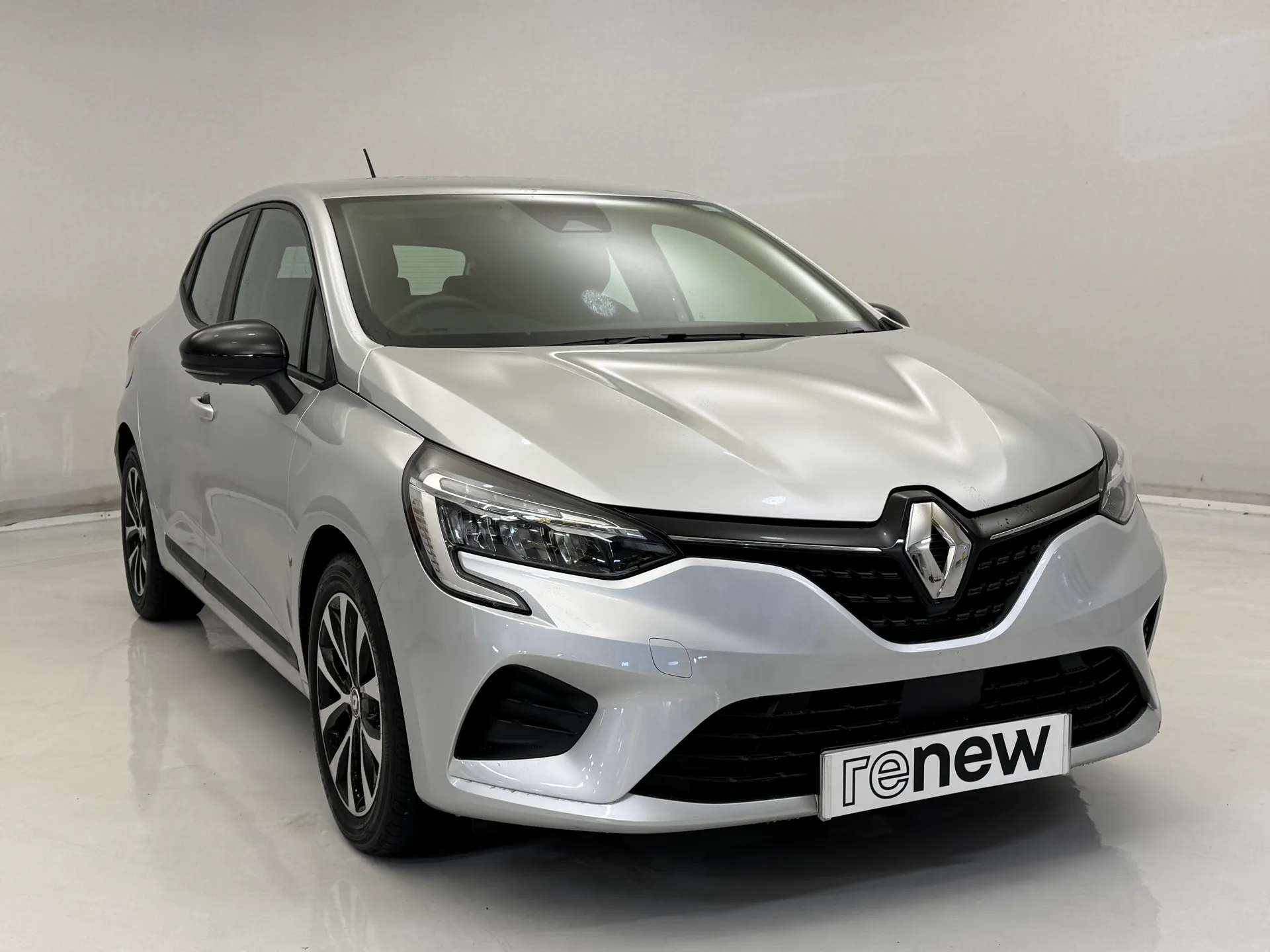 A 2023 RENAULT CLIO 1.0 TCe 90 Evolution 5dr A 2023 RENAULT CLIO 1.0 TCe 90 Evolution 5dr