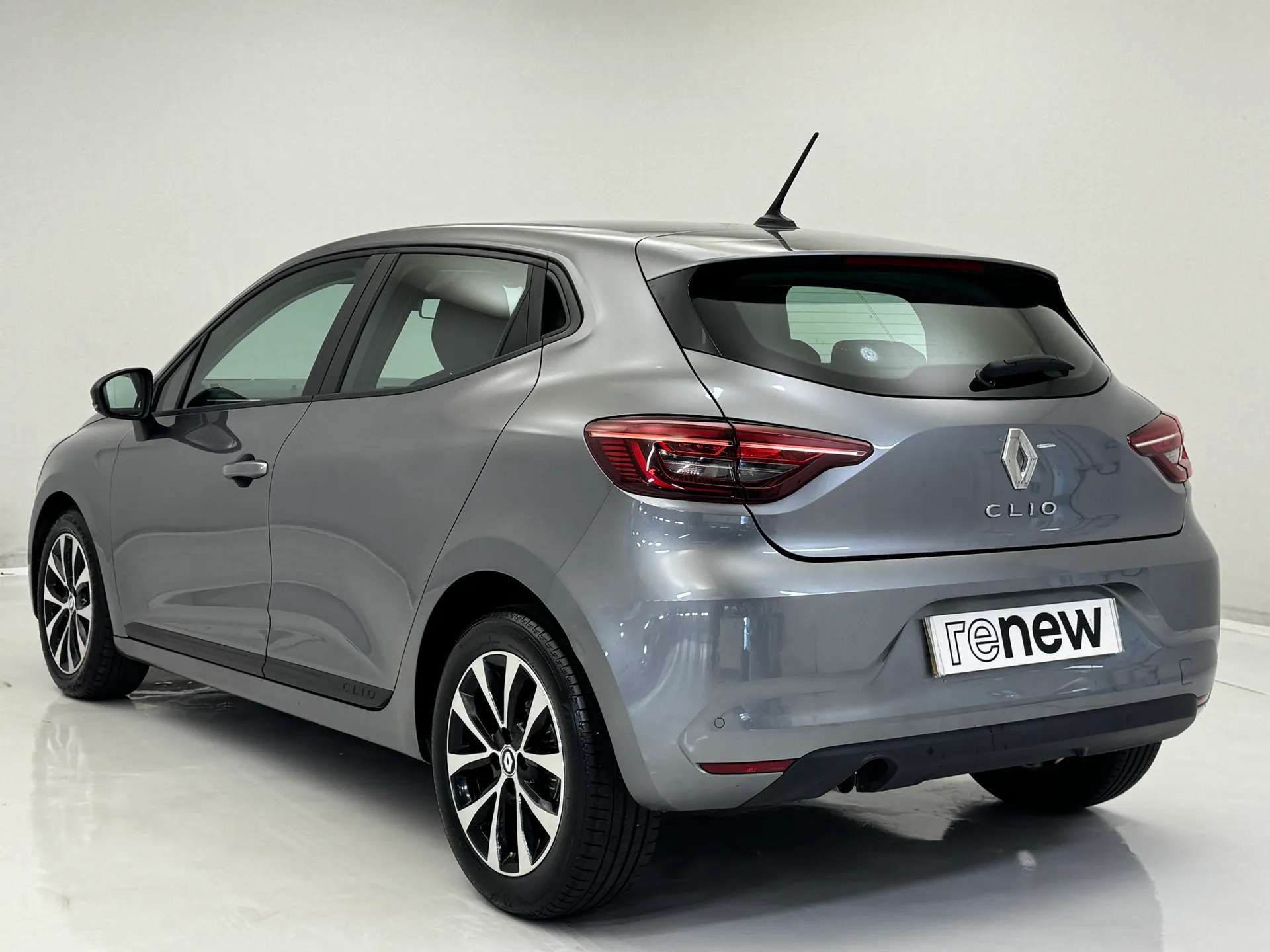A 2023 RENAULT CLIO 1.0 TCe 90 Evolution 5dr A 2023 RENAULT CLIO 1.0 TCe 90 Evolution 5dr