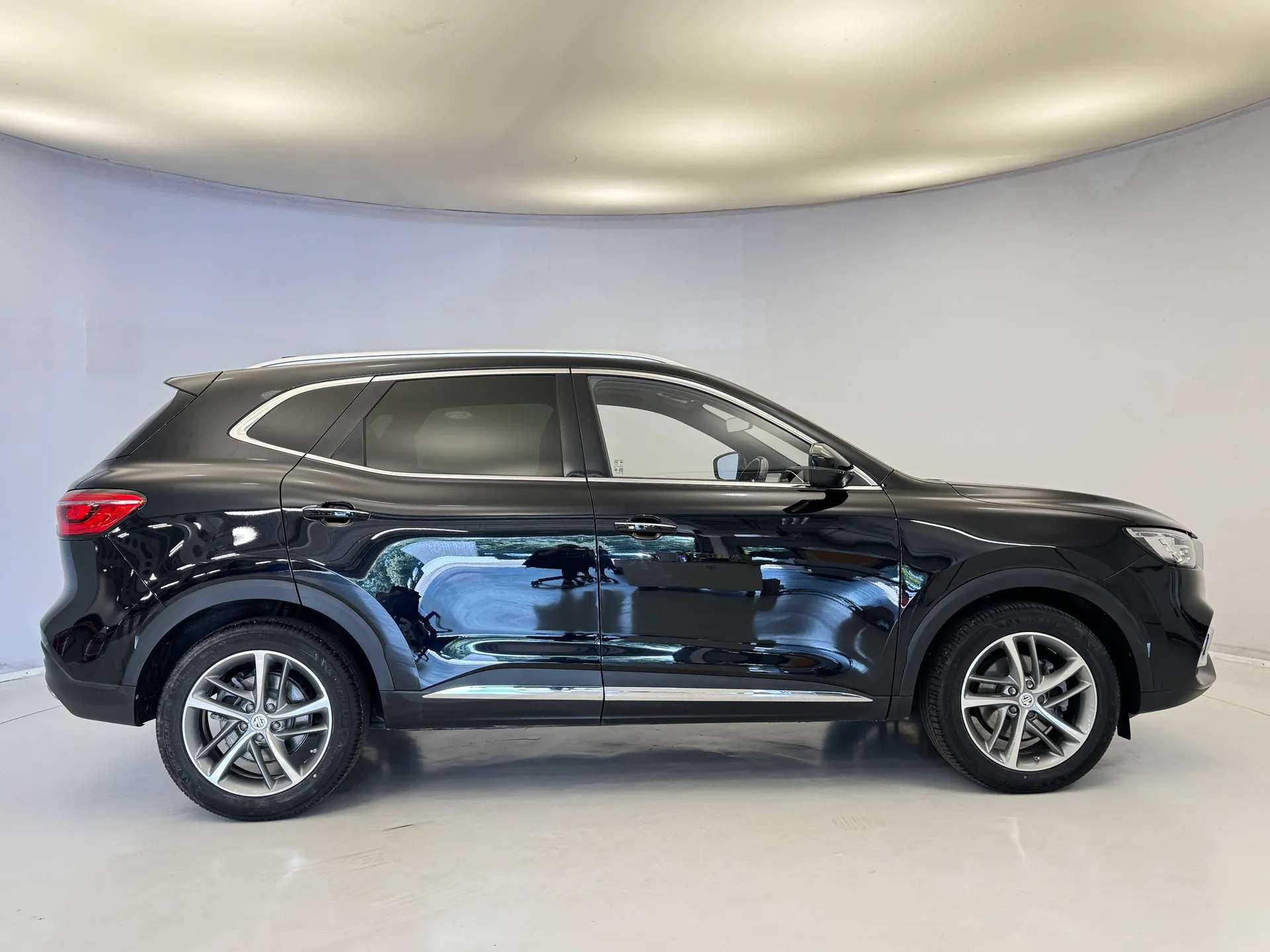 A 2023 MG HS 1.5 T-GDI Exclusive 5dr ð¤ BLACK AND RED LEATHER â¤ï¸ A 2023 MG HS 1.5 T-GDI Exclusive 5dr ð¤ BLACK AND RED LEATHER â¤ï¸