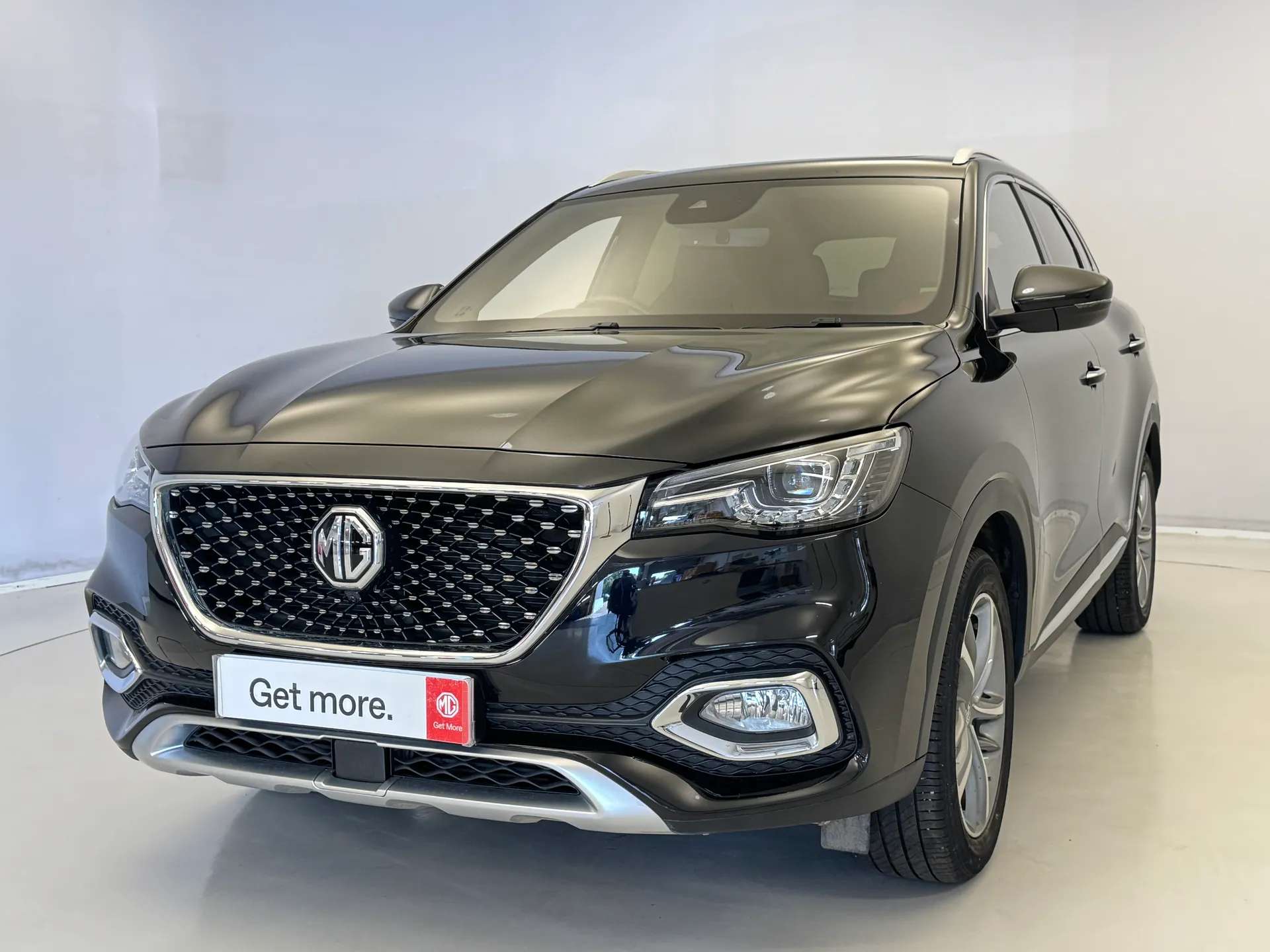 A 2023 MG HS 1.5 T-GDI Exclusive 5dr ð¤ BLACK AND RED LEATHER â¤ï¸ A 2023 MG HS 1.5 T-GDI Exclusive 5dr ð¤ BLACK AND RED LEATHER â¤ï¸