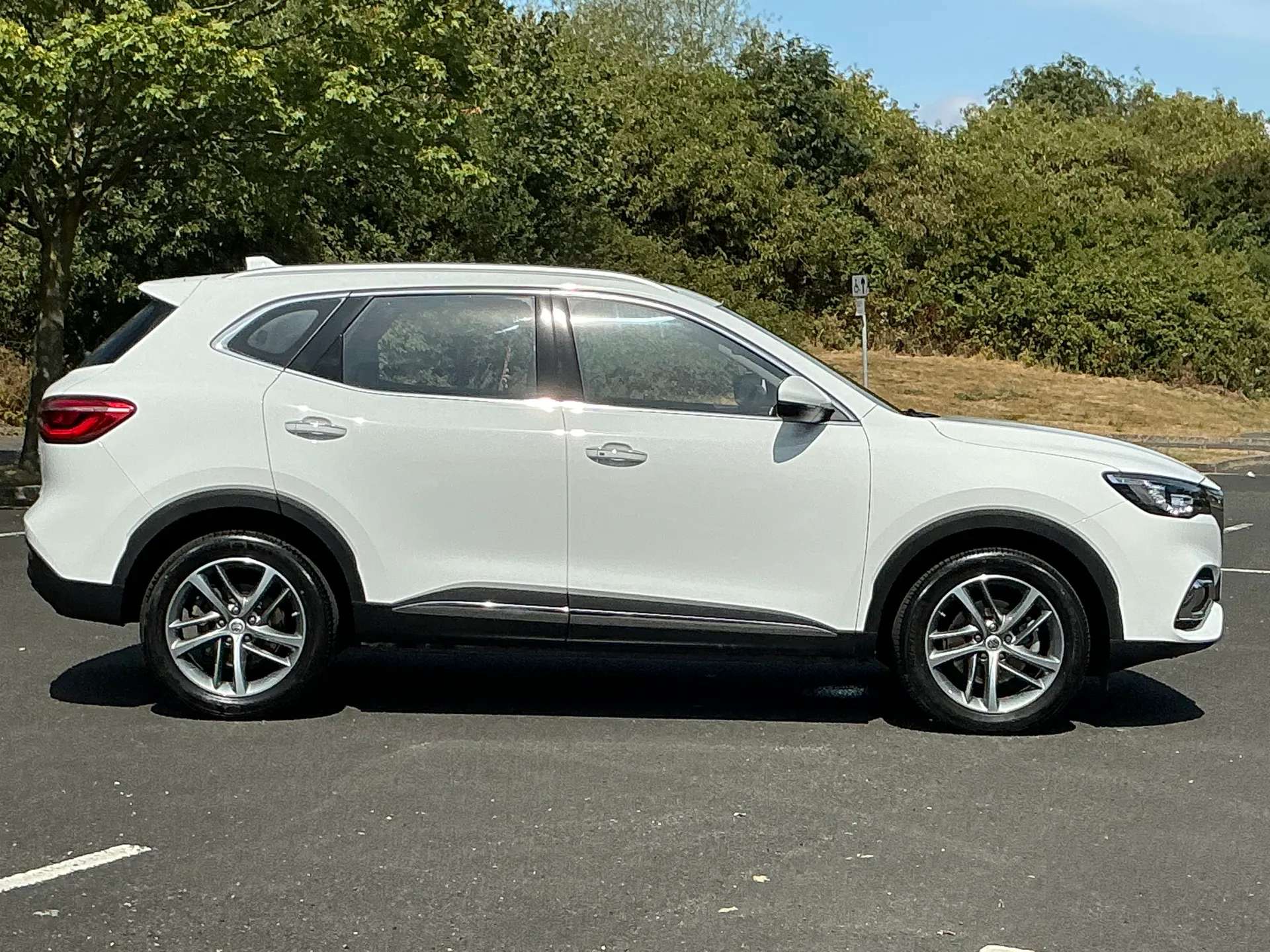 2022 MG HS 2022 MG HS