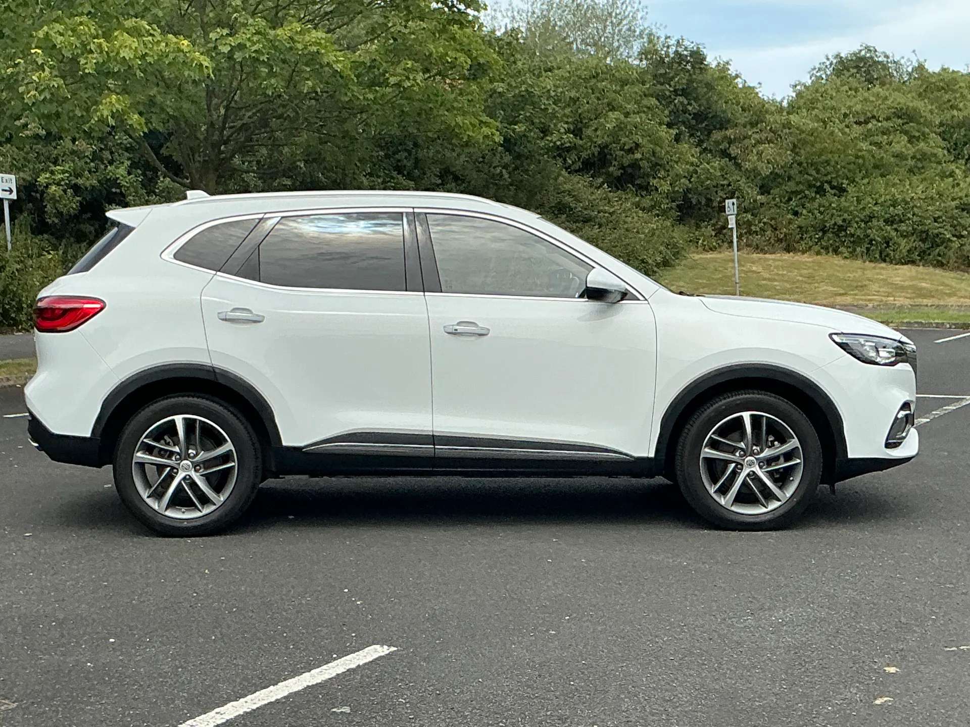 2023 MG HS 2023 MG HS