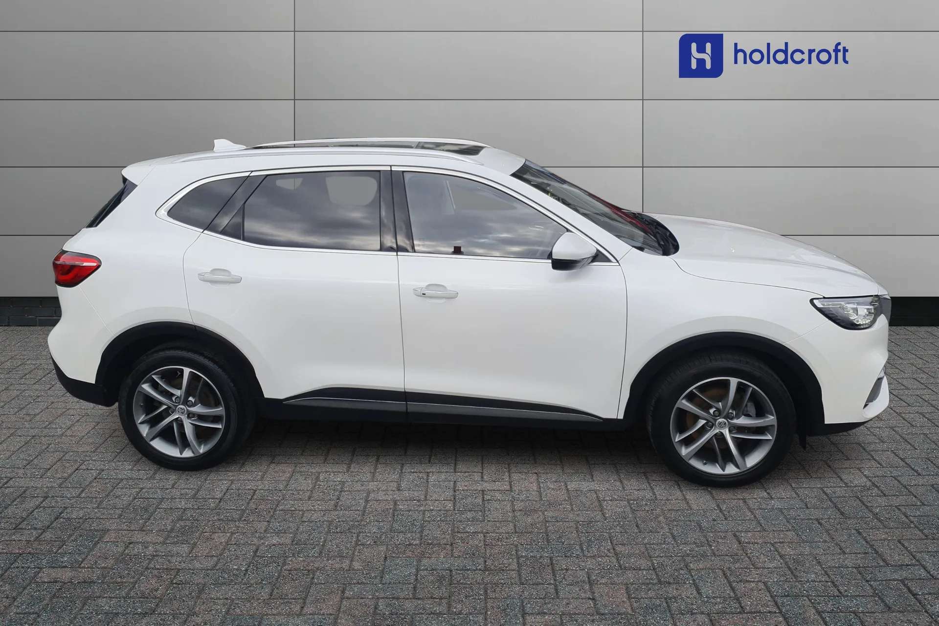 A 2022 MG HS 1.5 T-GDI Exclusive 5dr A 2022 MG HS 1.5 T-GDI Exclusive 5dr