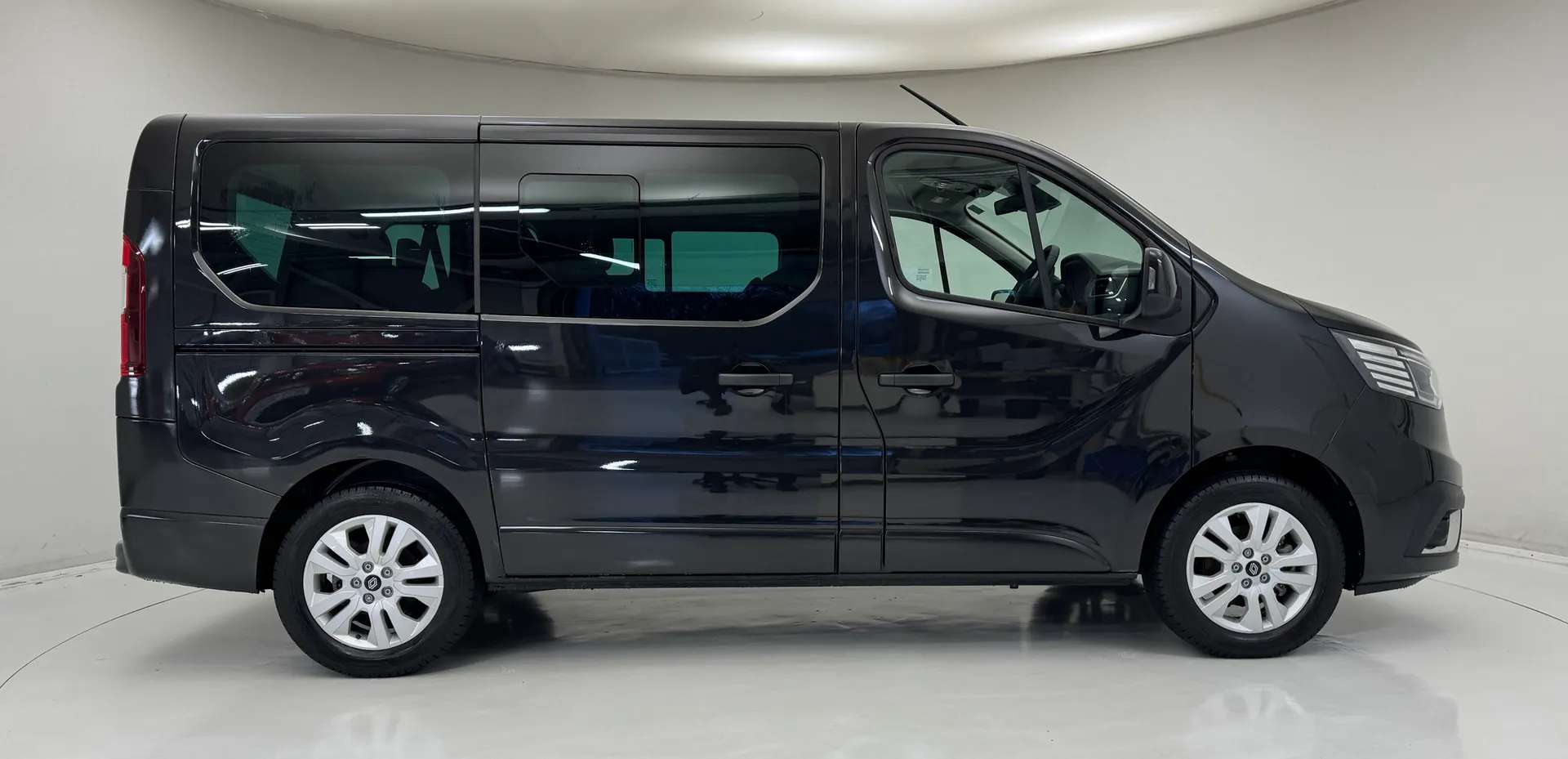 2025 RENAULT TRAFIC 2025 RENAULT TRAFIC