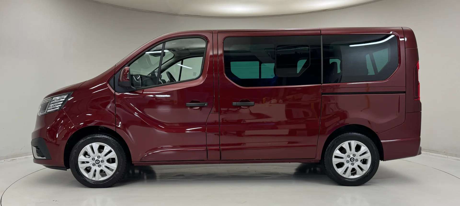 A 2025 RENAULT TRAFIC SL28 EXTRA BLUE DC SL28 Sport Minibus Double Cab 5dr Diesel EDC L1 H1 Euro 6 (s/s) ( A 2025 RENAULT TRAFIC SL28 EXTRA BLUE DC SL28 Sport Minibus Double Cab 5dr Diesel EDC L1 H1 Euro 6 (s/s) (