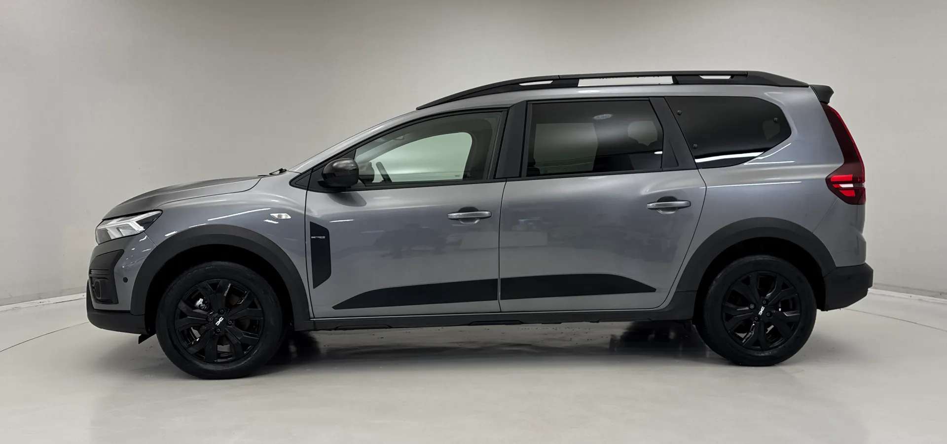 A 2022 DACIA JOGGER 1.0 TCe Extreme SE 5dr A 2022 DACIA JOGGER 1.0 TCe Extreme SE 5dr