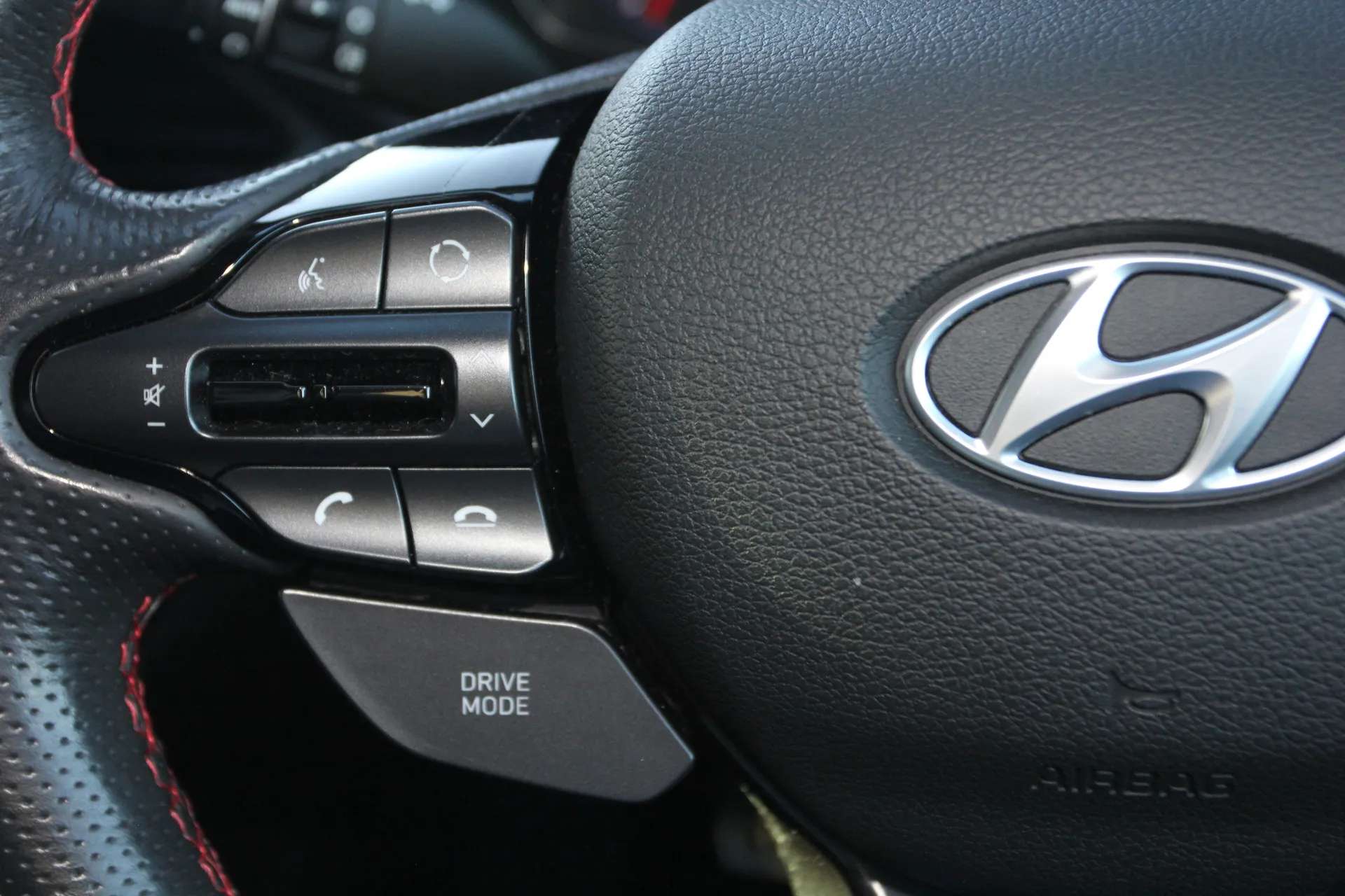 2019 HYUNDAI I30 FASTBACK 2019 HYUNDAI I30 FASTBACK