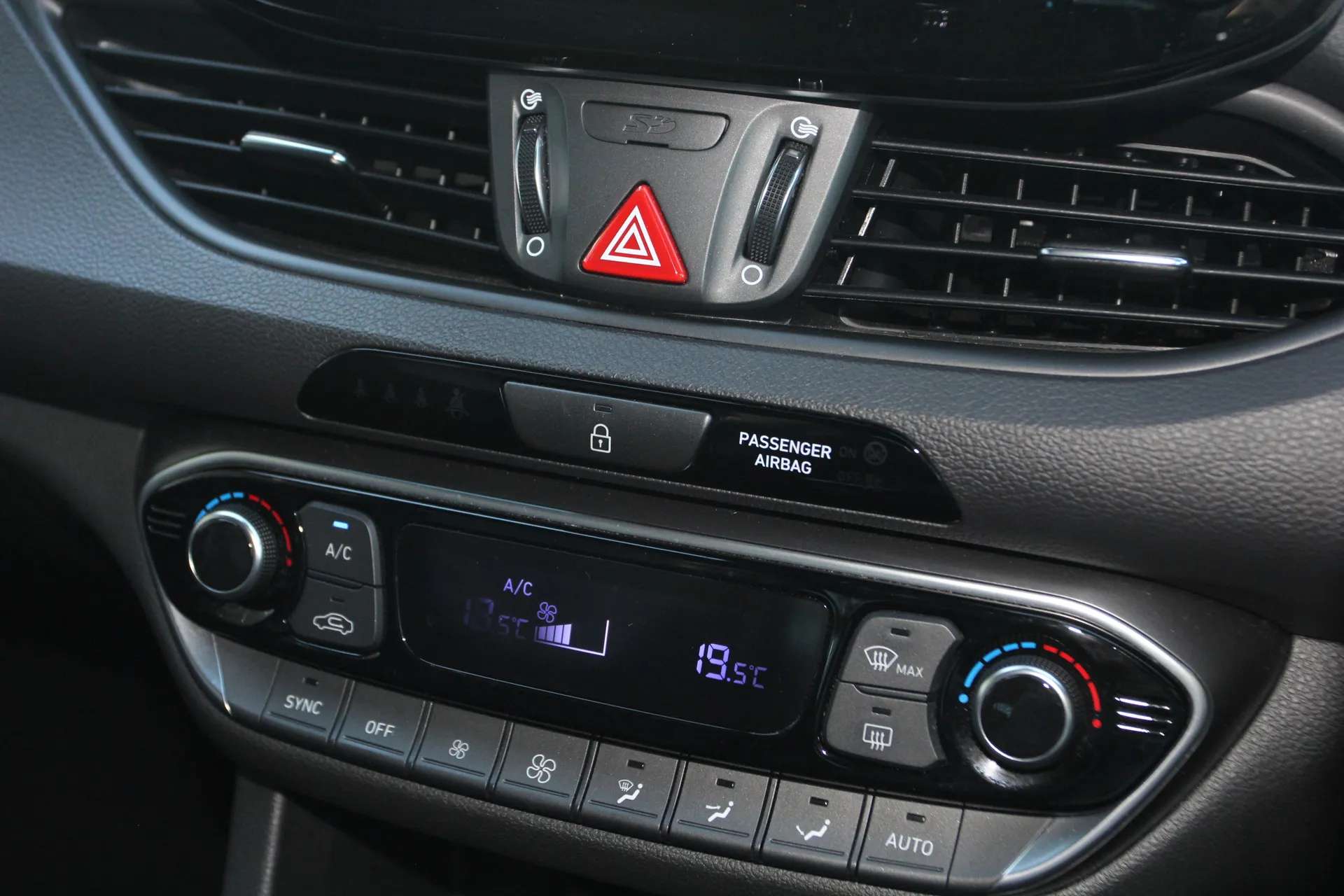 2019 HYUNDAI I30 FASTBACK 2019 HYUNDAI I30 FASTBACK