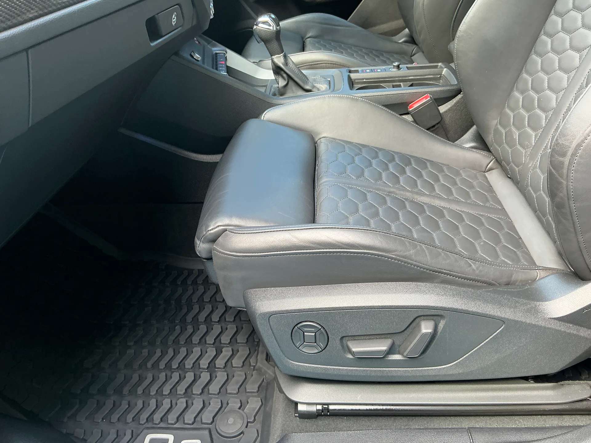 2020 AUDI RS Q3 2020 AUDI RS Q3