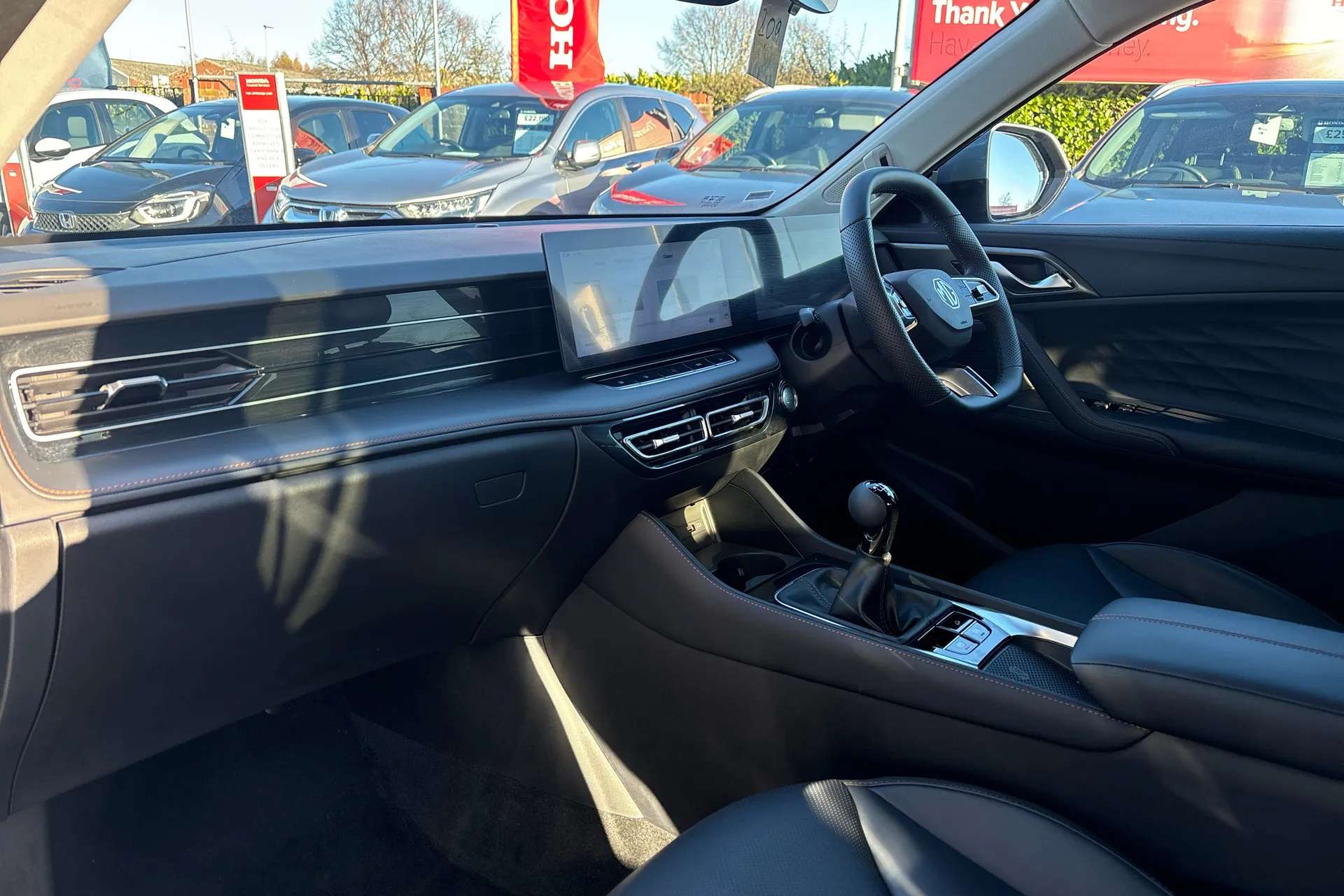 A 2024 MG MOTOR UK HS 1.5 T-GDI Trophy 5dr A 2024 MG MOTOR UK HS 1.5 T-GDI Trophy 5dr