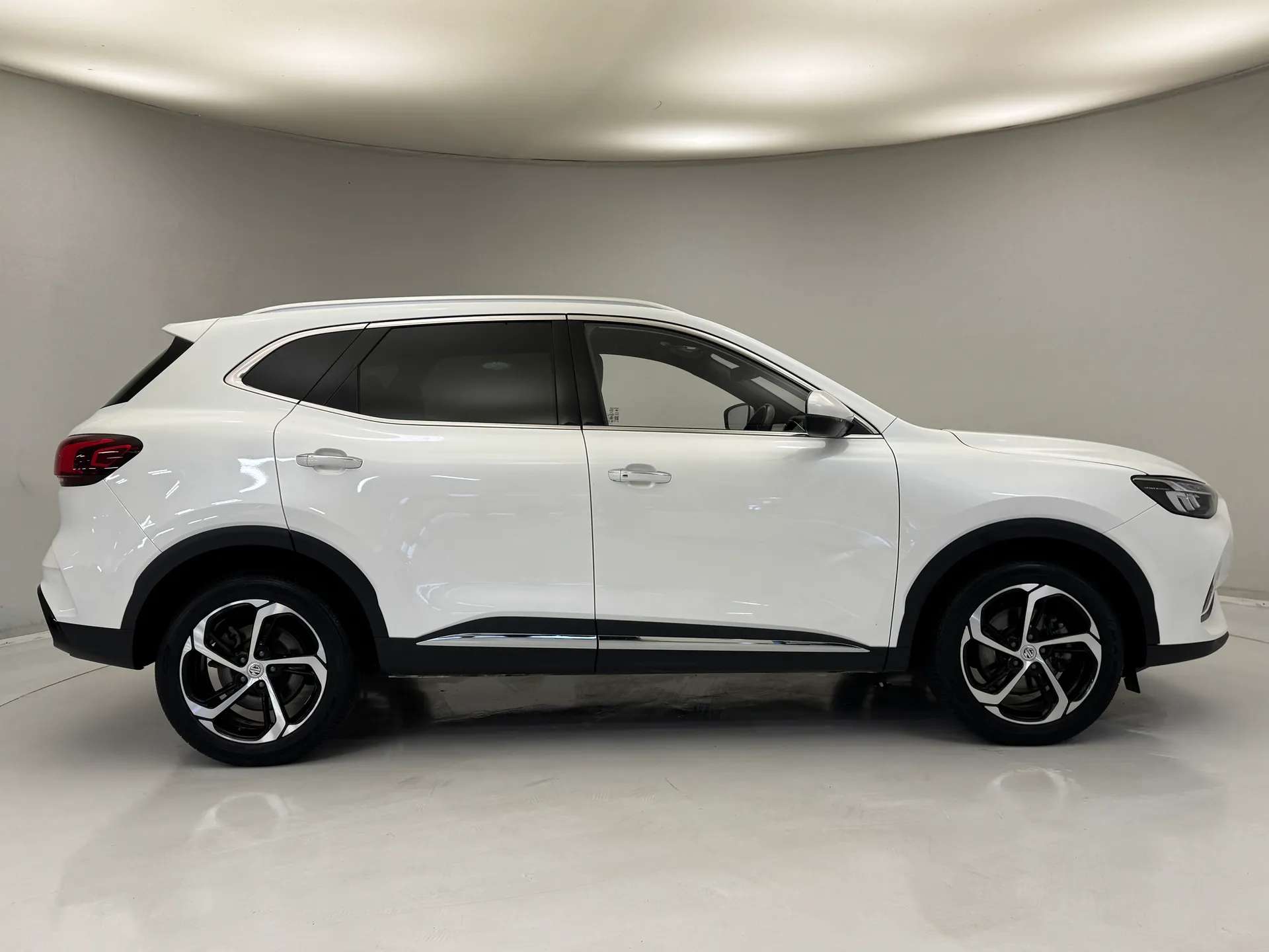 A 2023 MG HS 1.5 T-GDI Trophy 5dr ð 27,506 Miles ð A 2023 MG HS 1.5 T-GDI Trophy 5dr ð 27,506 Miles ð