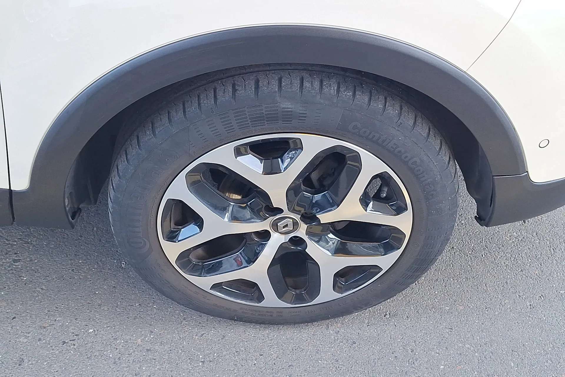 A 2018 RENAULT CAPTUR 0.9 TCE 90 GT Line 5dr A 2018 RENAULT CAPTUR 0.9 TCE 90 GT Line 5dr