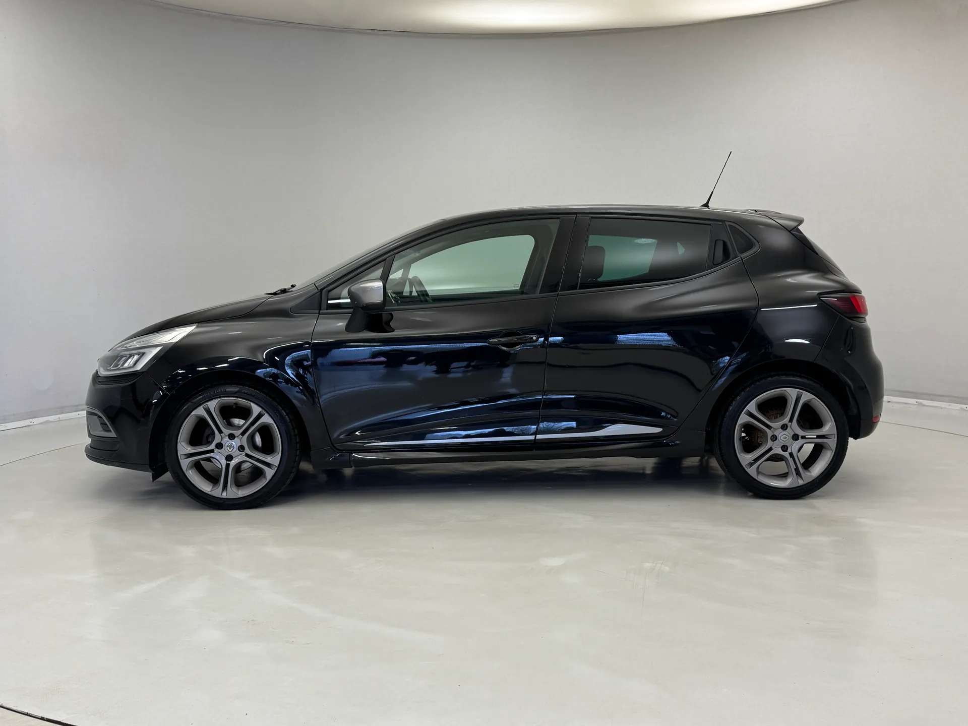 A 2019 RENAULT CLIO 0.9 TCE 90 GT Line 5dr A 2019 RENAULT CLIO 0.9 TCE 90 GT Line 5dr