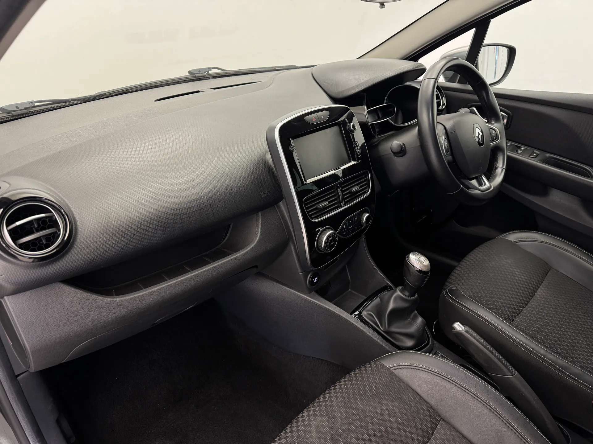 2019 RENAULT CLIO 2019 RENAULT CLIO